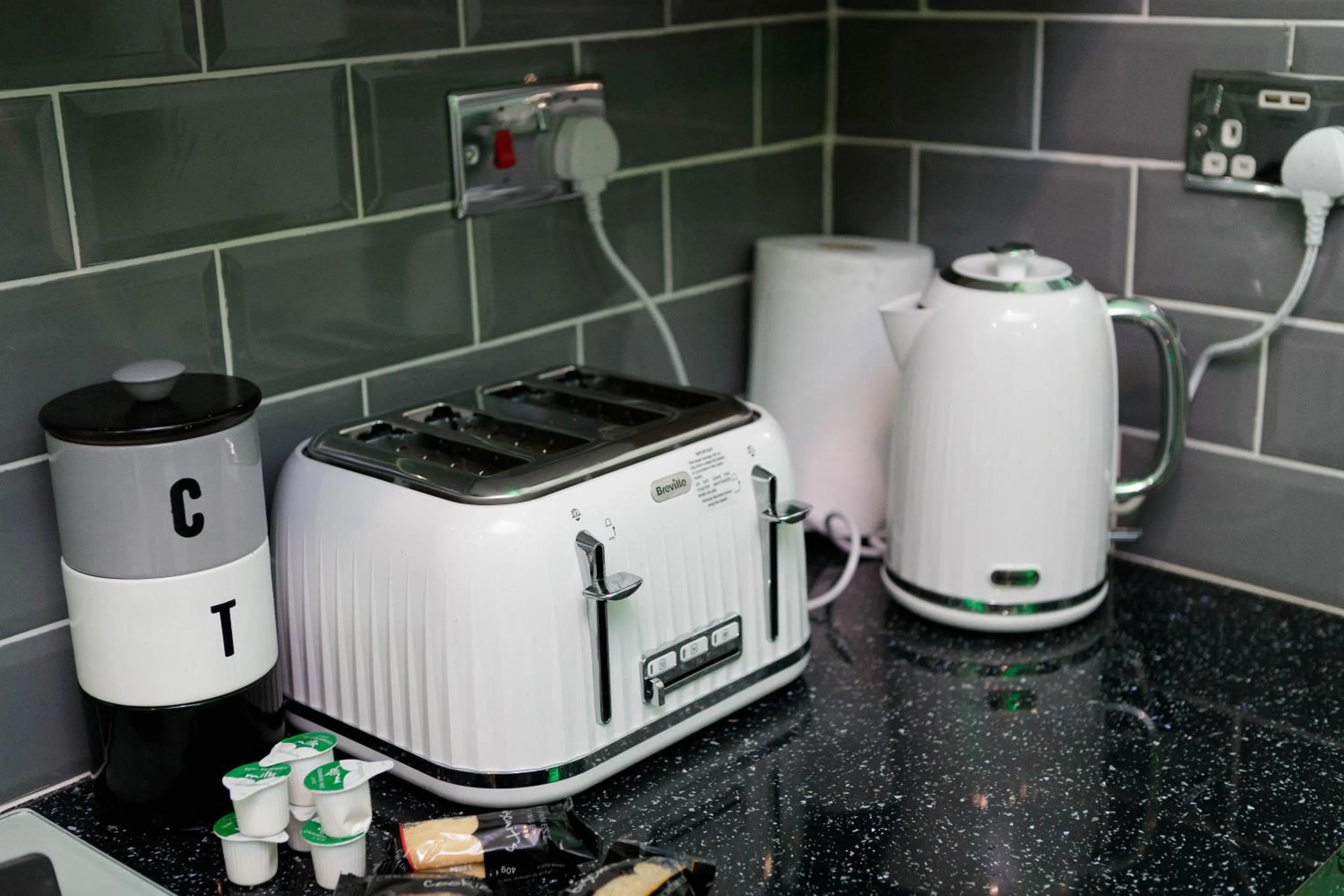 Dining area in TOWLER HOUSE APARTMENTS 6 beds in 3 bedrooms