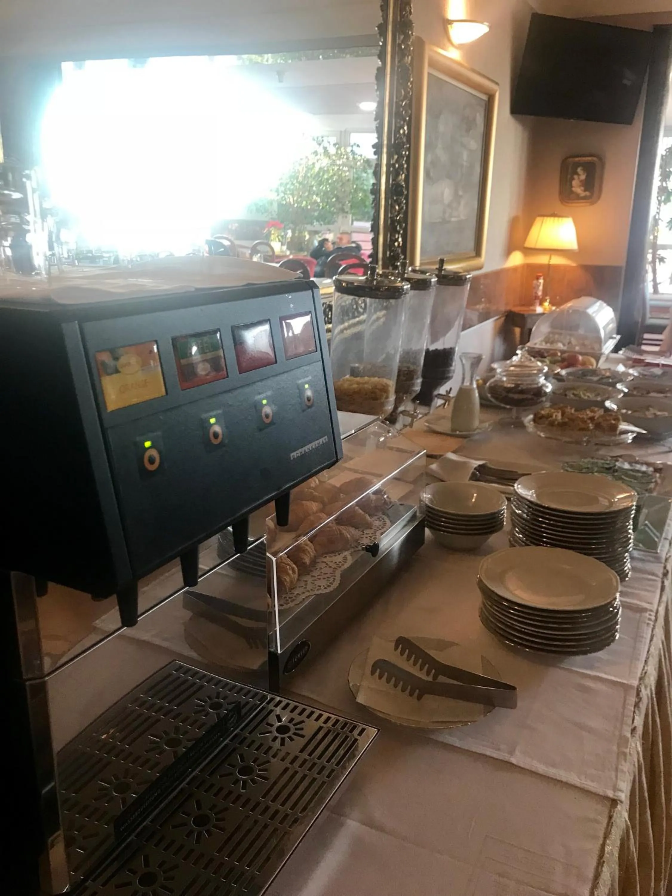 Restaurant/places to eat in Hotel Vila Tina