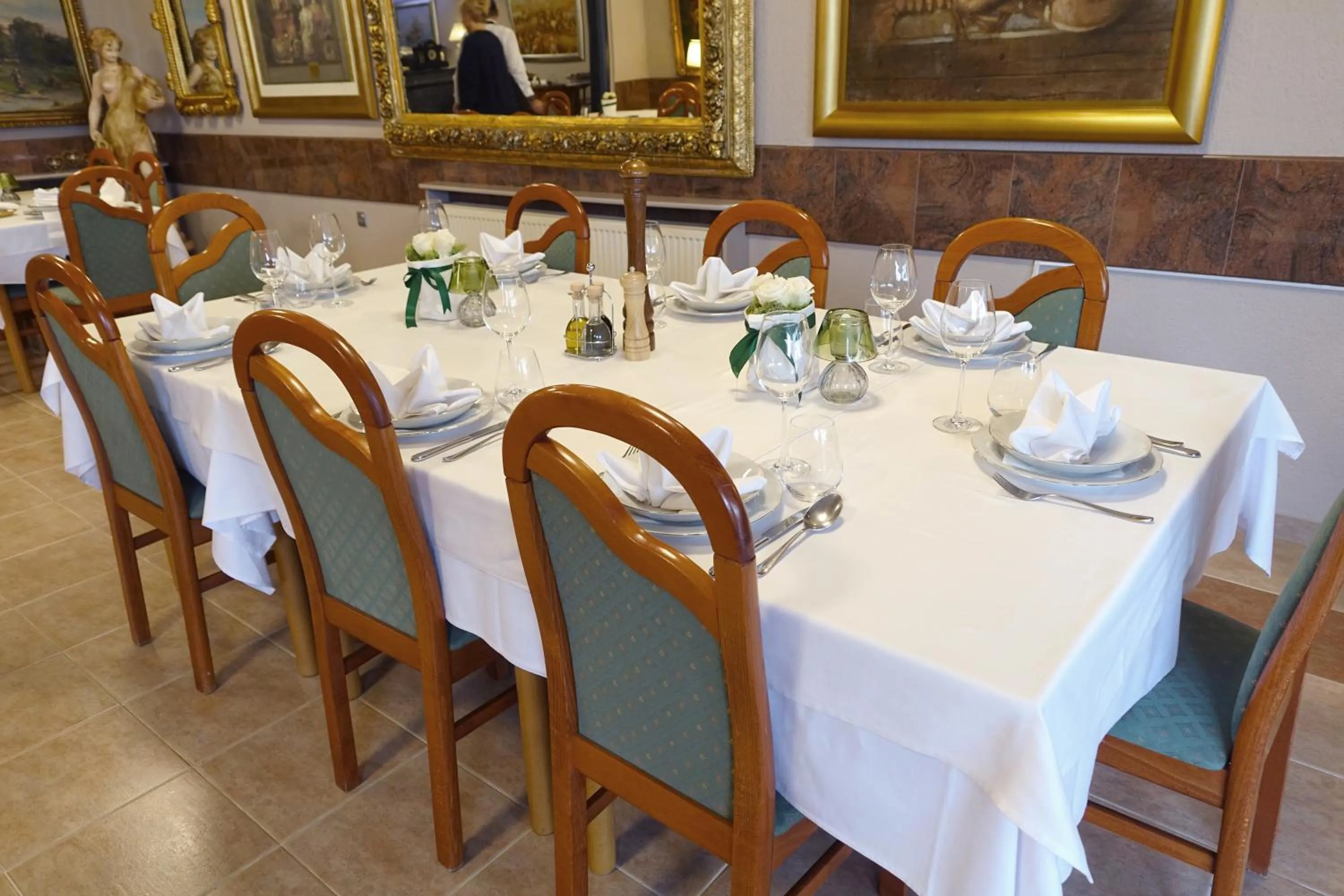 Restaurant/places to eat in Hotel Vila Tina