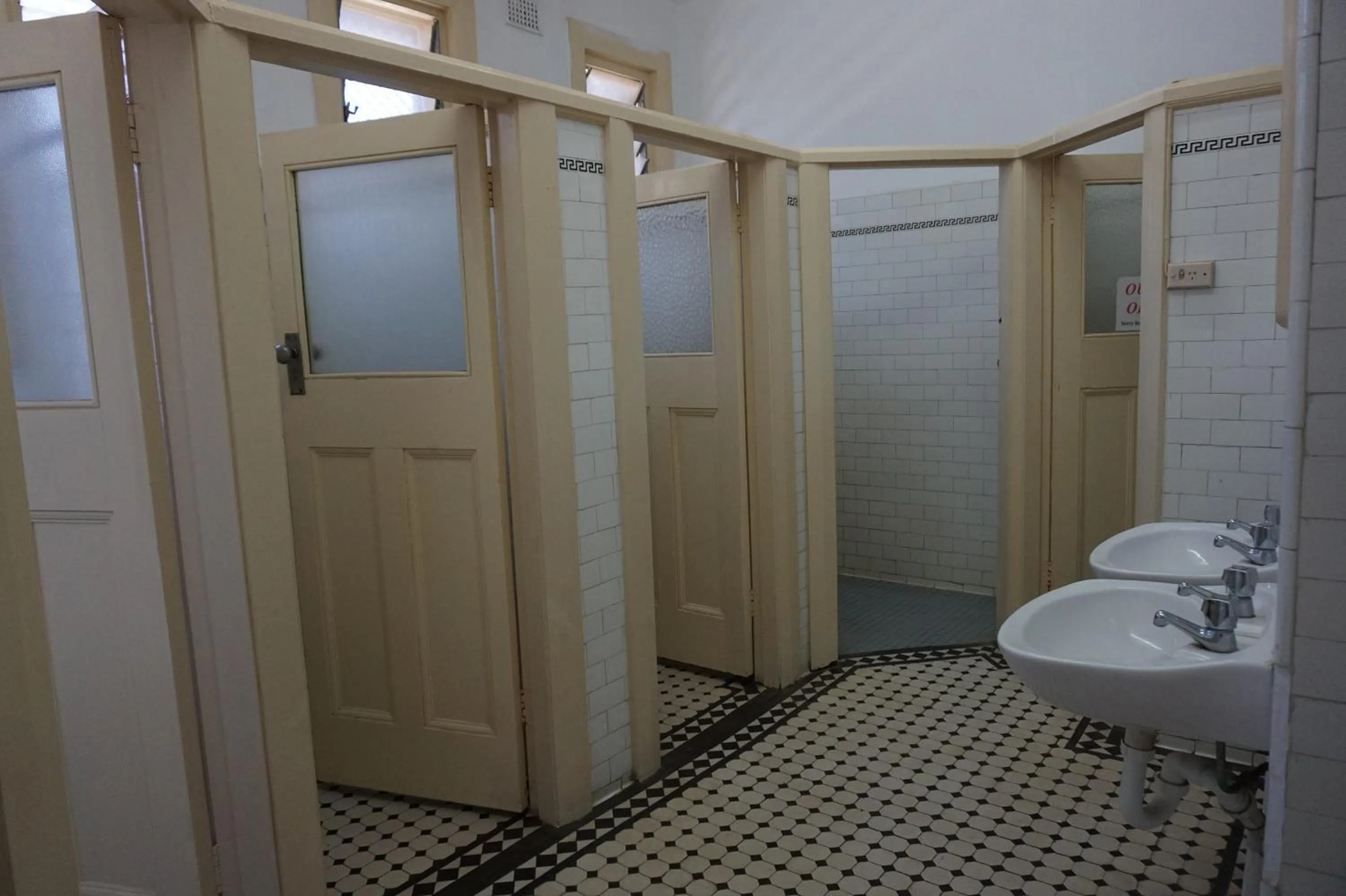 Property building in Castlereagh Hotel