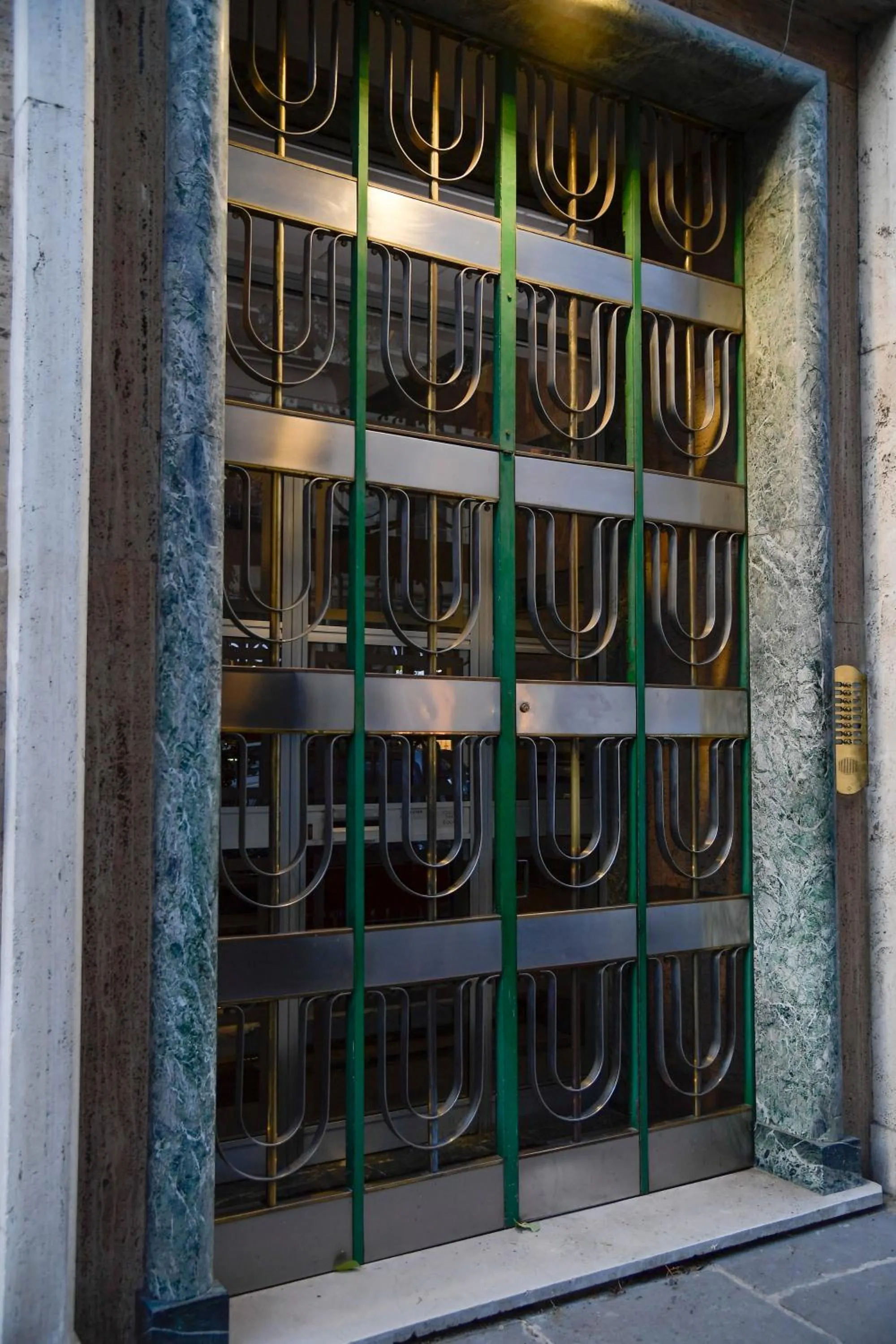 Facade/entrance in 126 Gracchi Suites