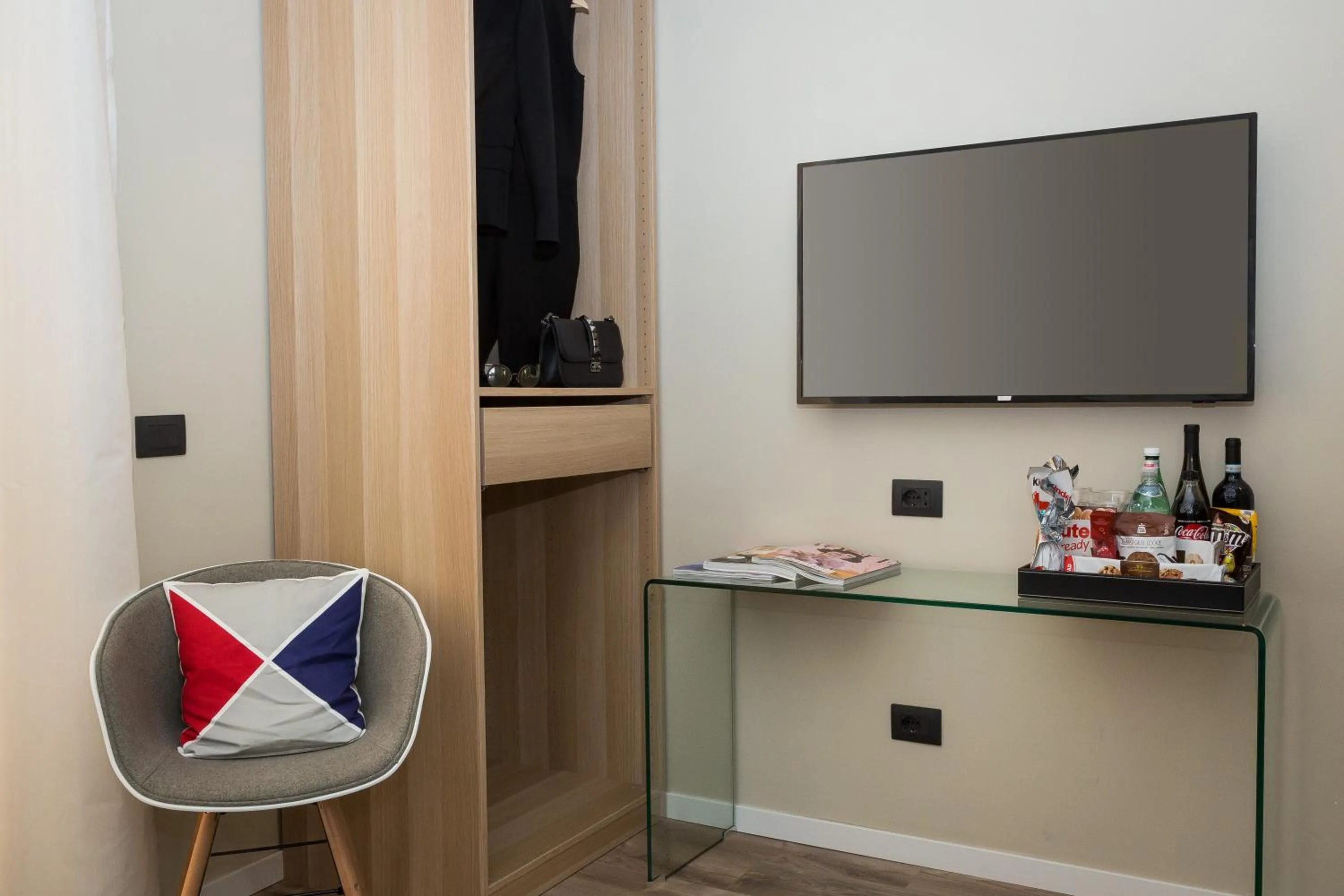 Photo of the whole room in 126 Gracchi Suites