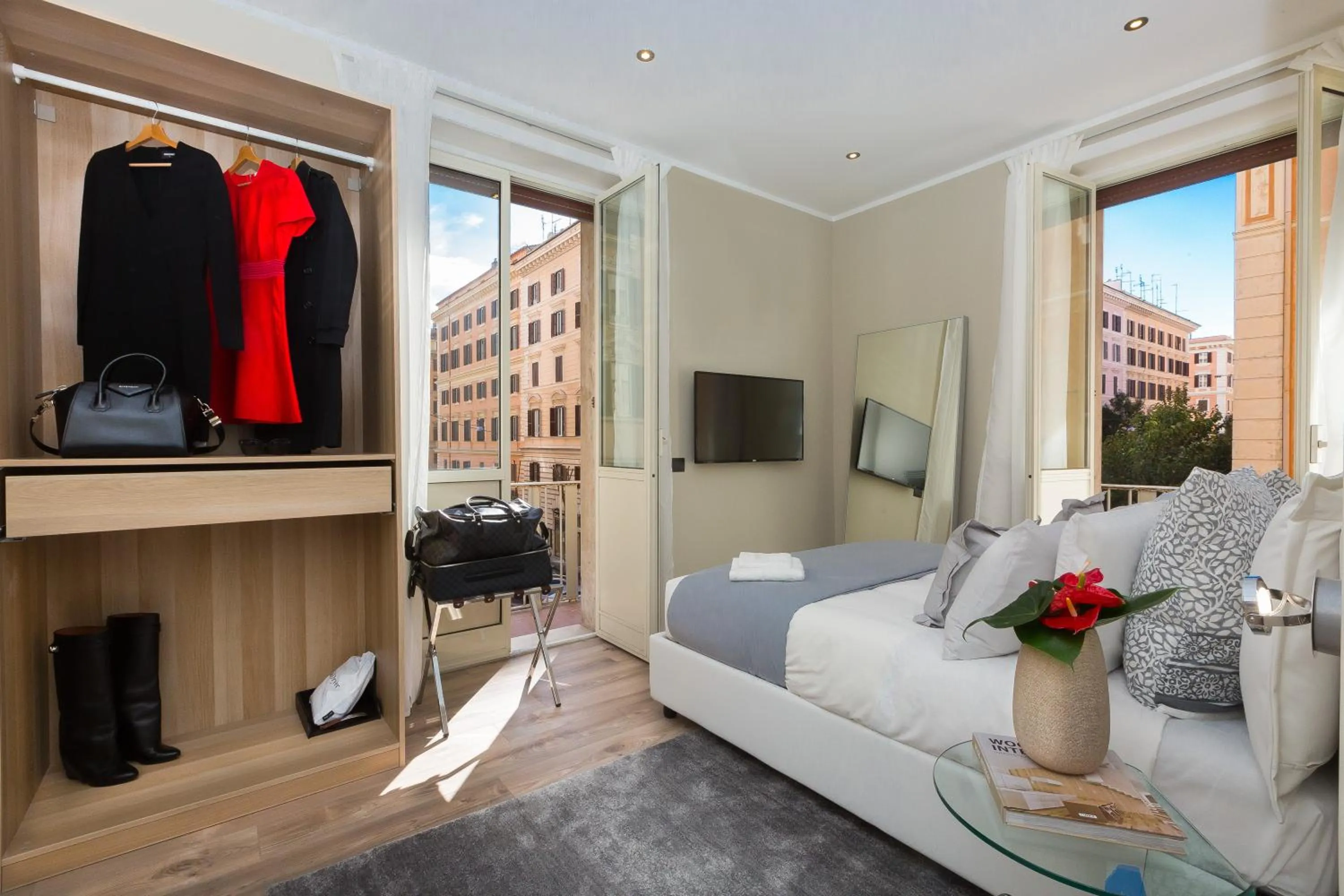 Photo of the whole room in 126 Gracchi Suites