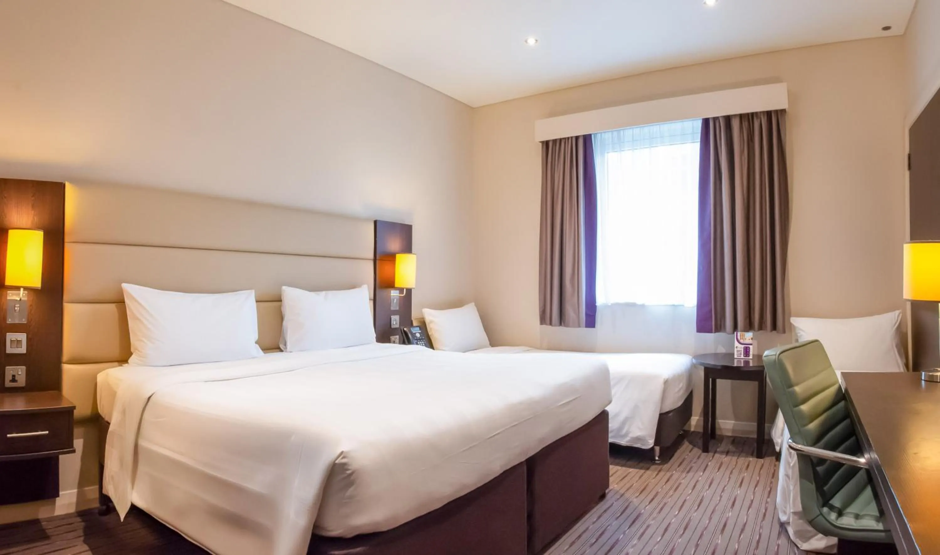 Bed in Premier Inn Dubai Al Jaddaf