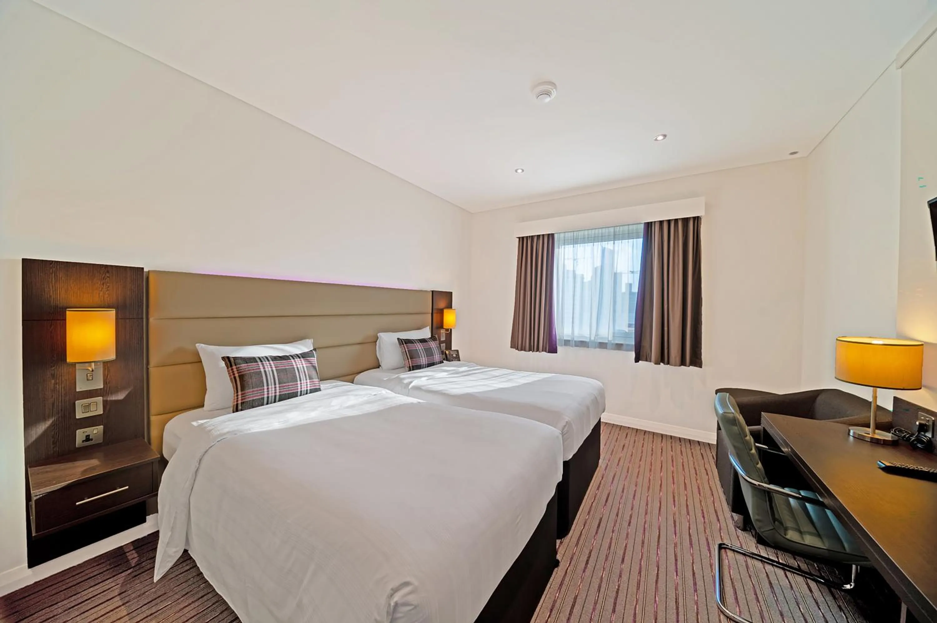 Bed in Premier Inn Dubai Al Jaddaf