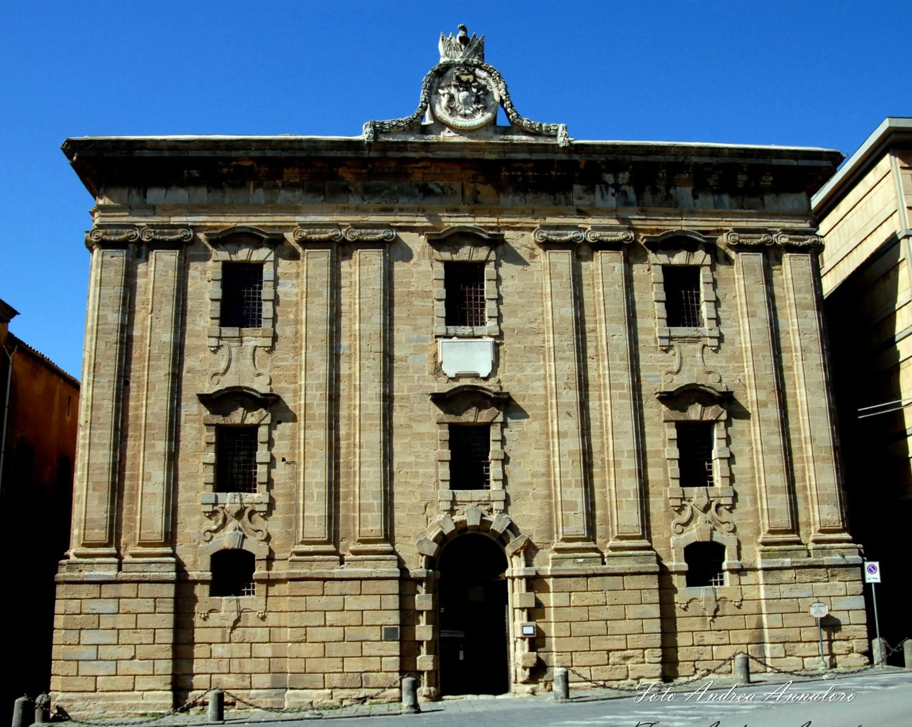 Property building in Appartamento al centro storico