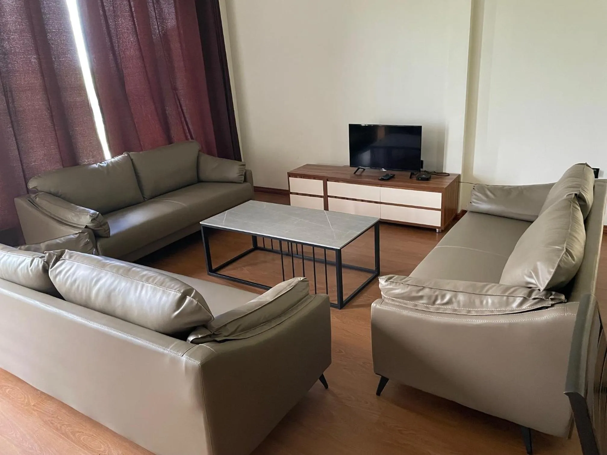 Communal lounge/ TV room in Nasau Resort & Villas