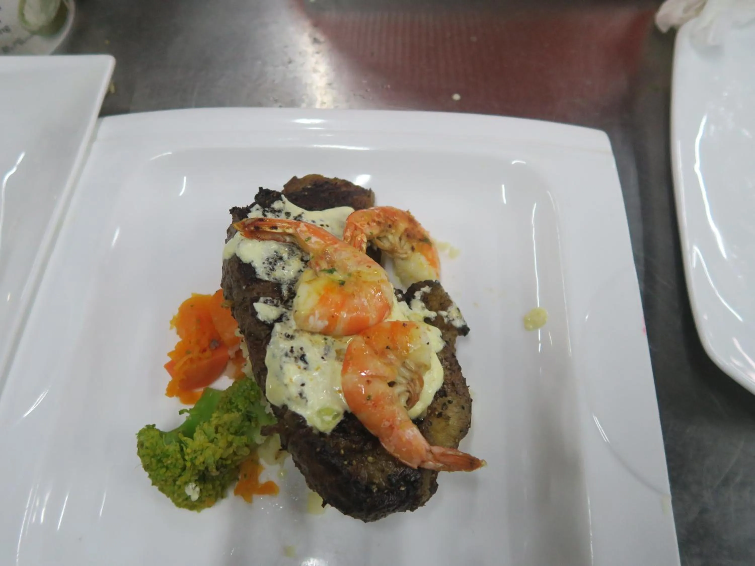 Restaurant/places to eat in Nasau Resort & Villas