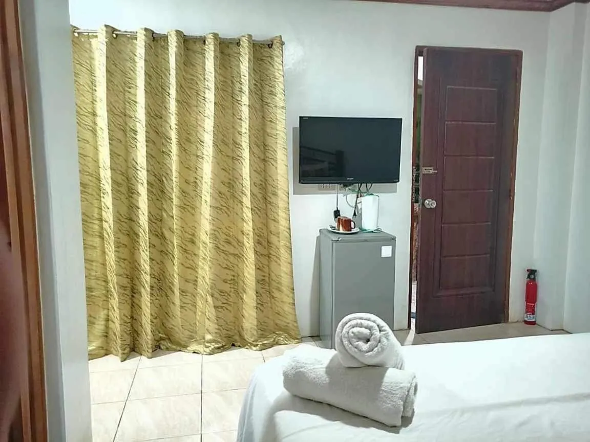 Bed in Double Diamond Inn Guest House