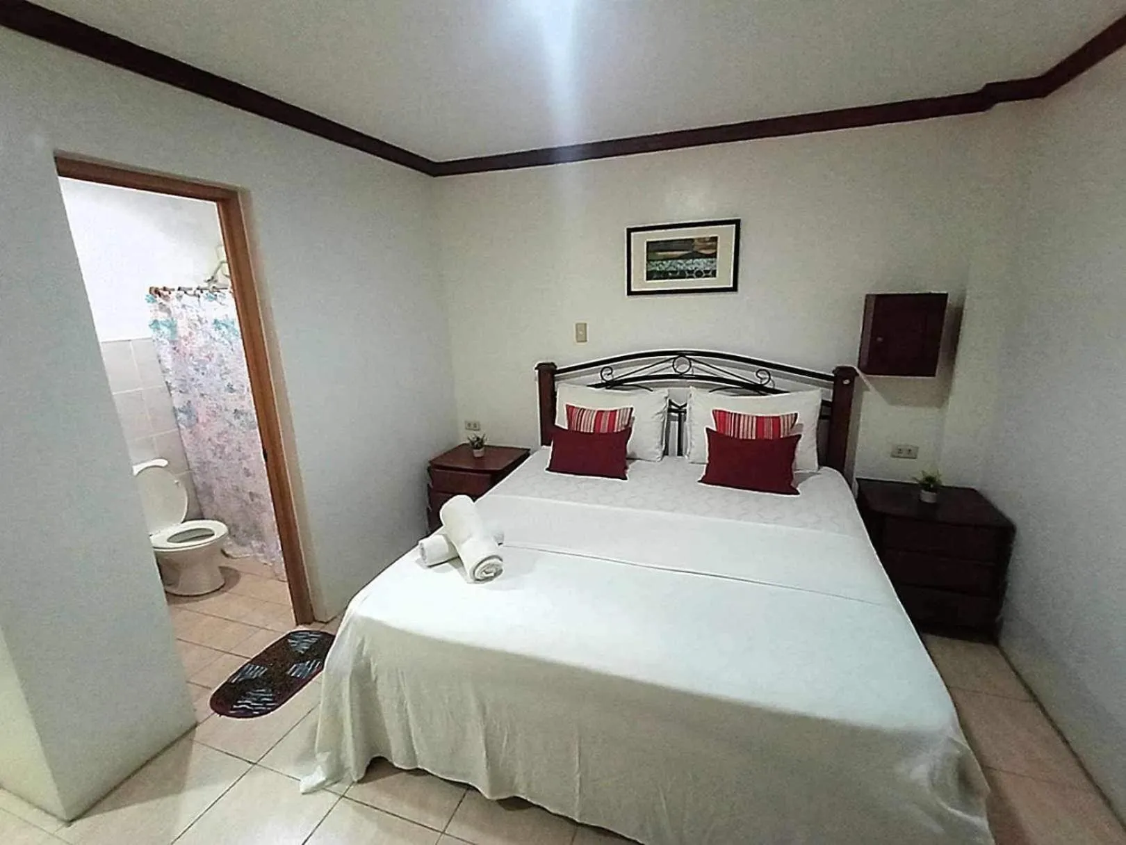 Bed in Double Diamond Inn Guest House