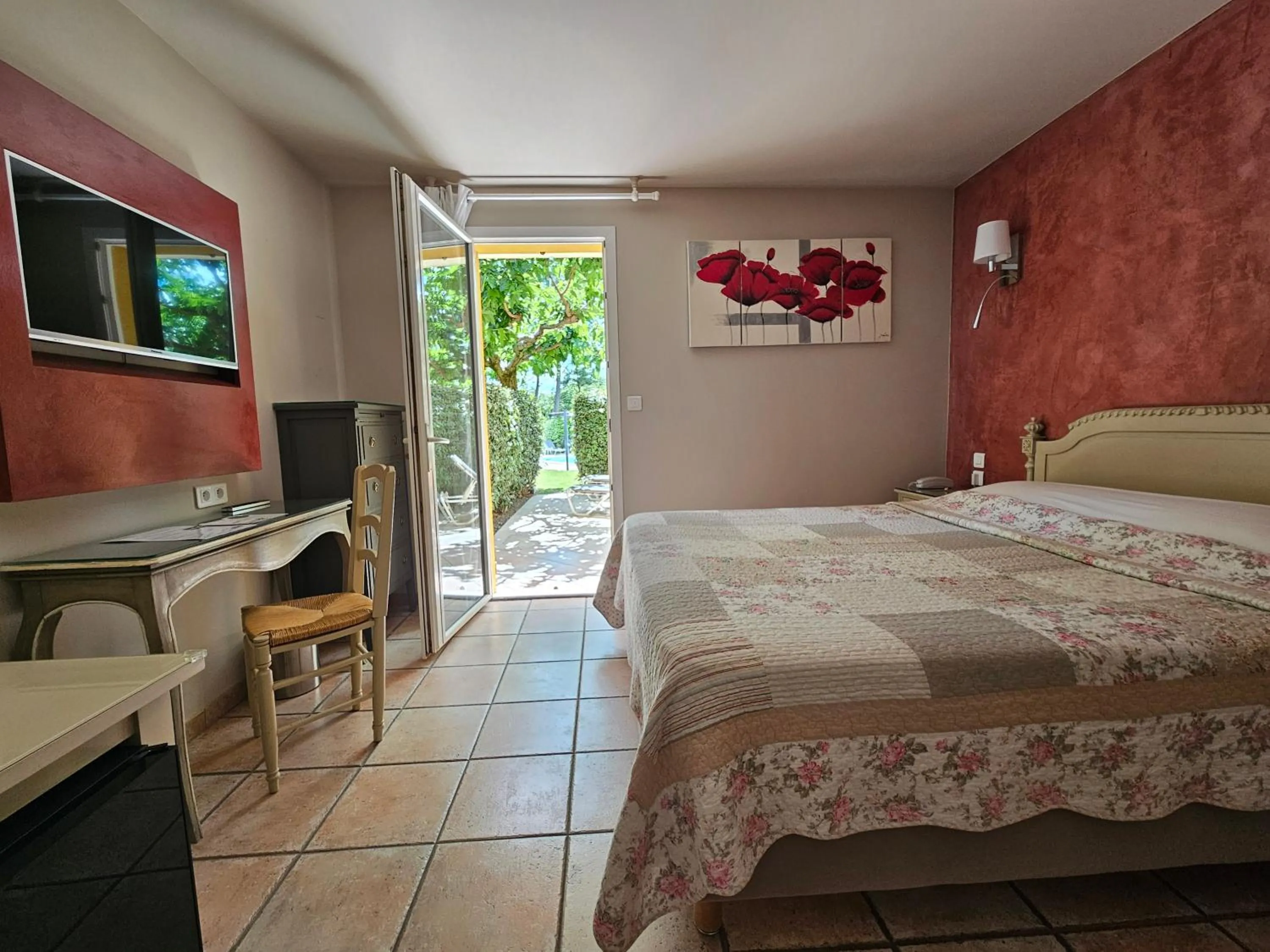 Bedroom, Bed in Les Sables d'Ocre & SPA