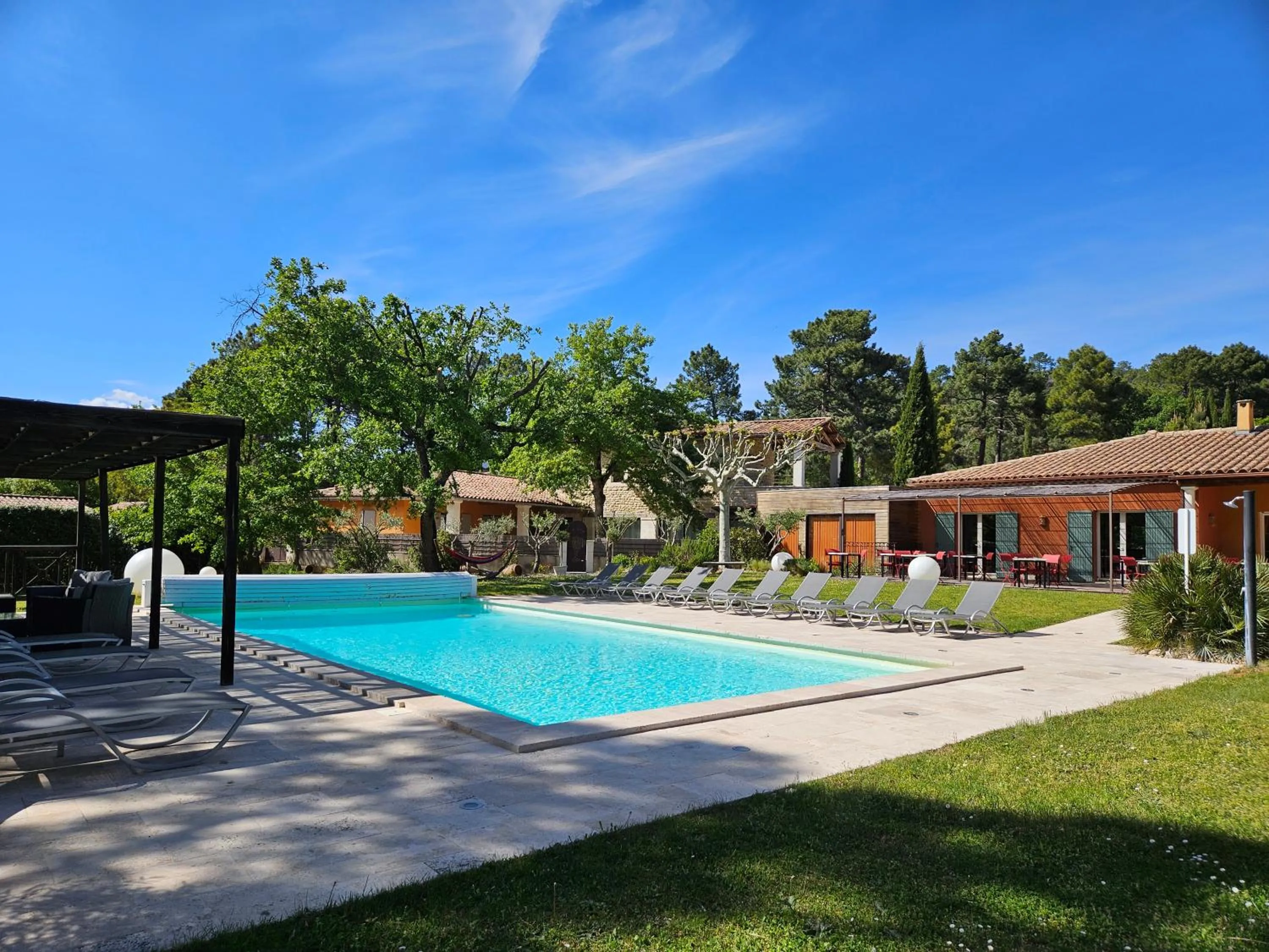 Swimming pool in Les Sables d'Ocre & SPA