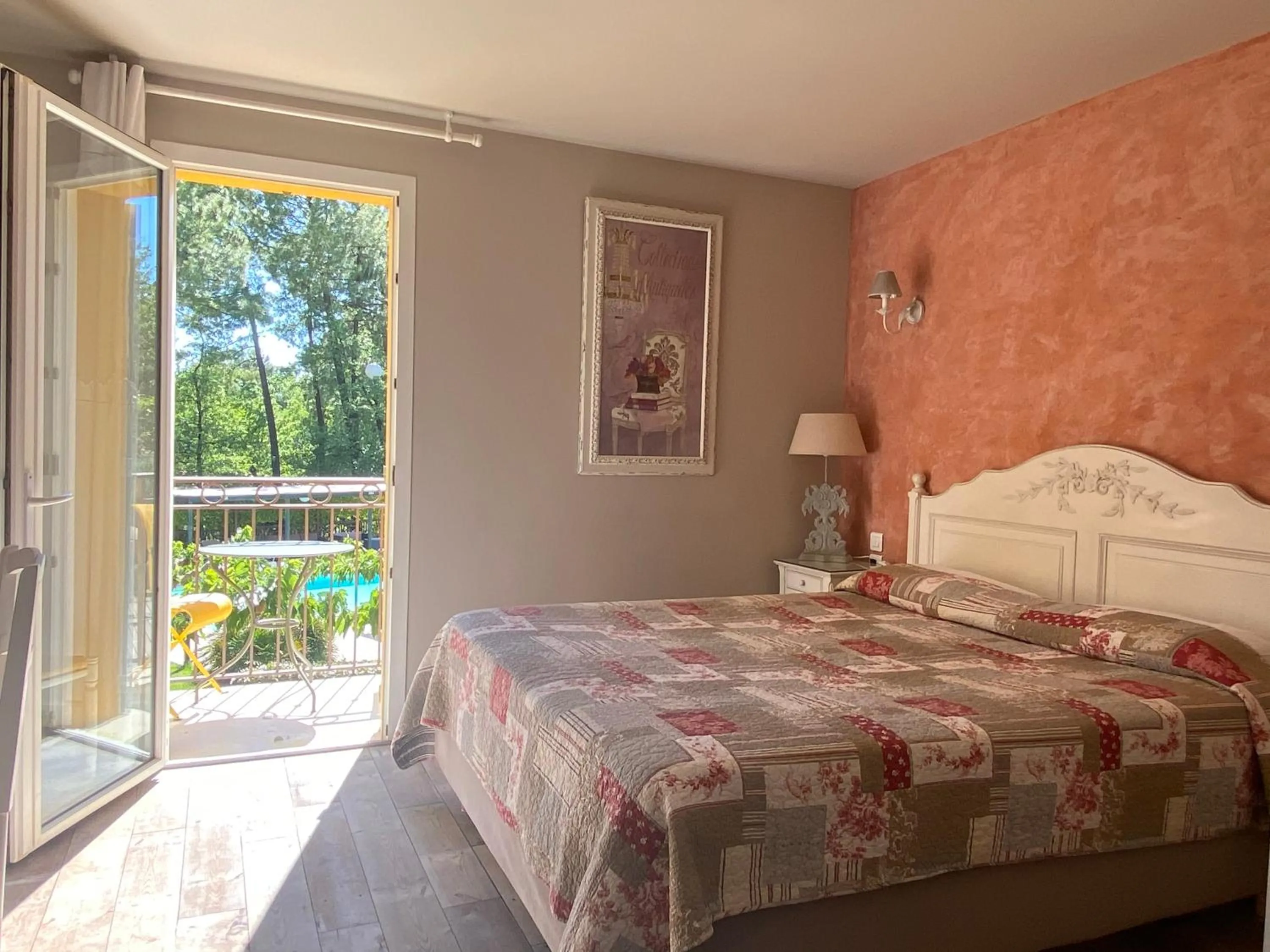 Bedroom, Bed in Les Sables d'Ocre & SPA