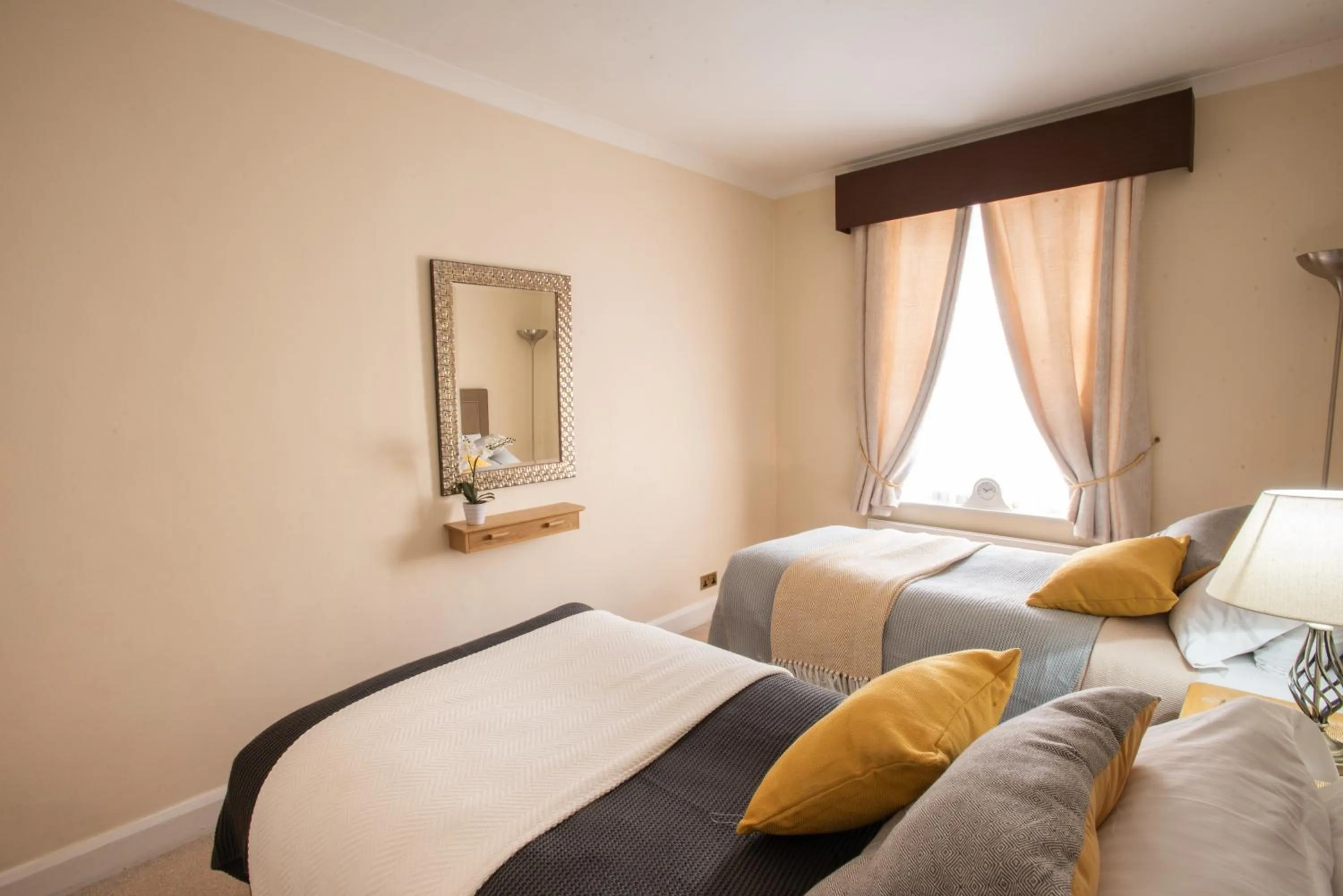 Bed in Park Lane Apartments/Shaw House