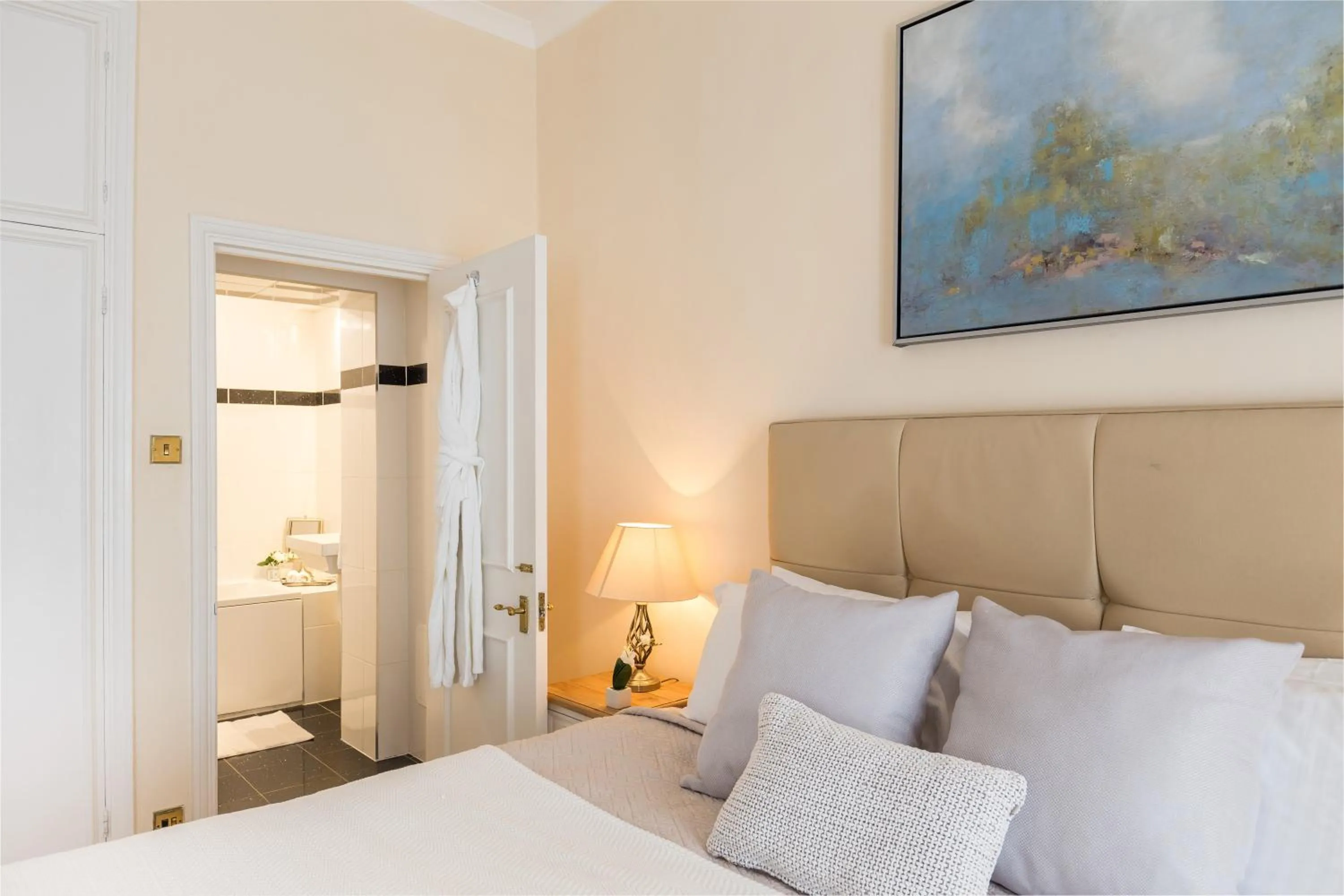 Bed in Park Lane Apartments/Shaw House