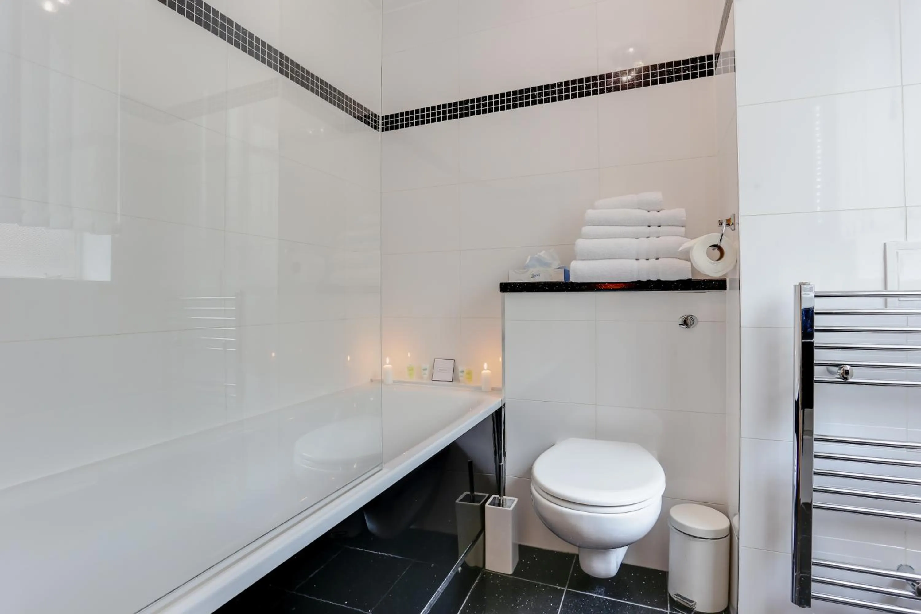 Toilet in Park Lane Apartments/Shaw House