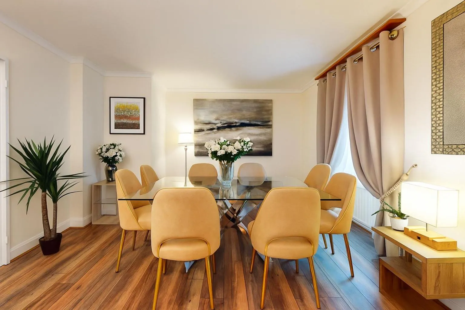 Living room in Park Lane Apartments/Shaw House