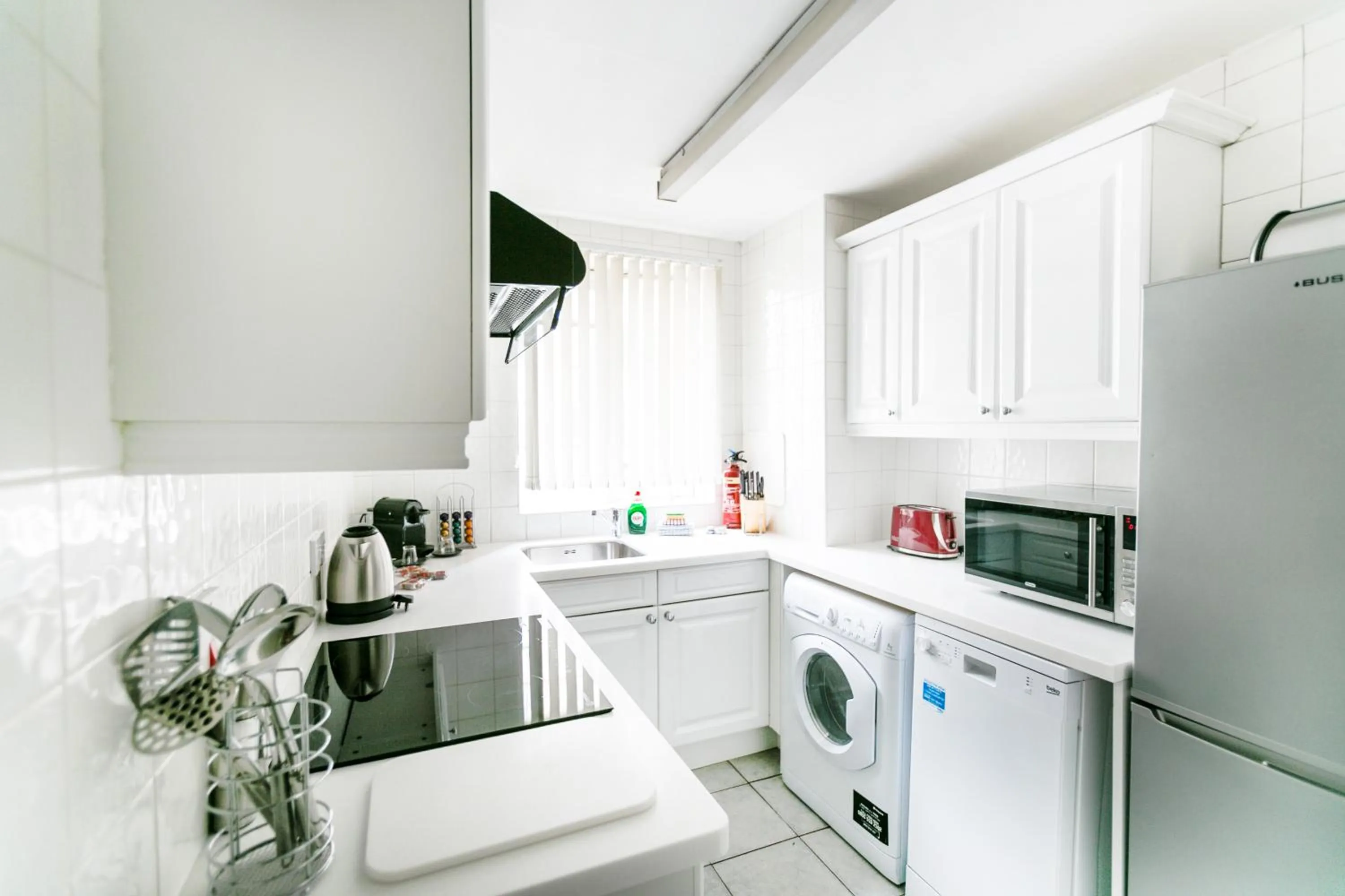 Kitchen or kitchenette in Park Lane Apartments/Shaw House