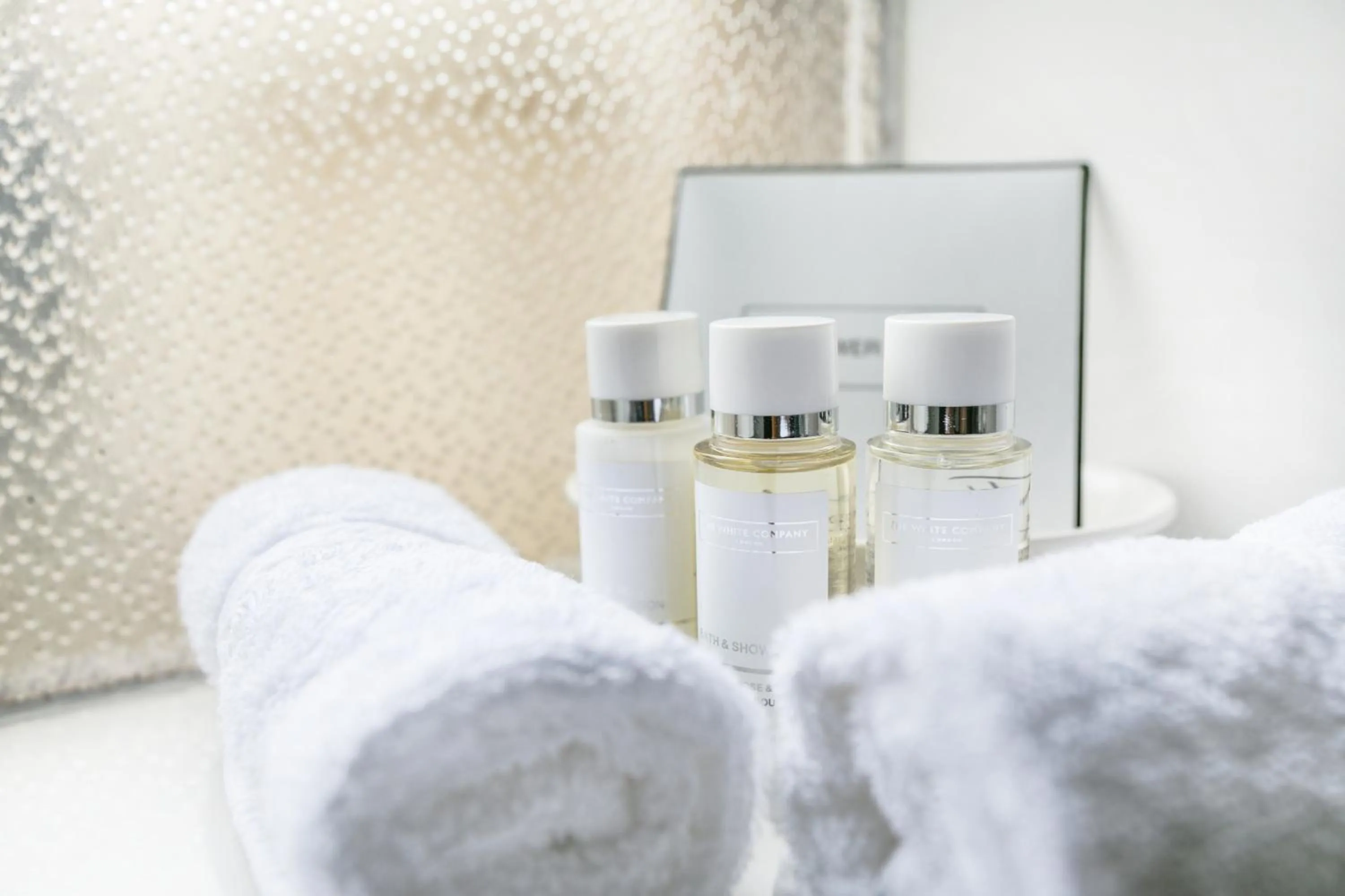 Bathroom in Park Lane Apartments/Shaw House