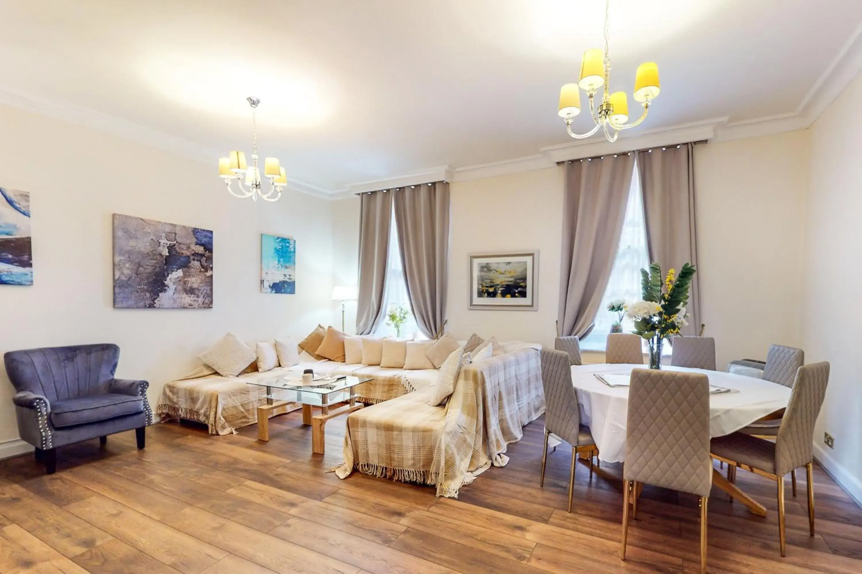 Deluxe Three-Bedroom Apartment in Park Lane Apartments/Shaw House Deluxe Three-Bedroom Apartment in Park Lane Apartments/Shaw House