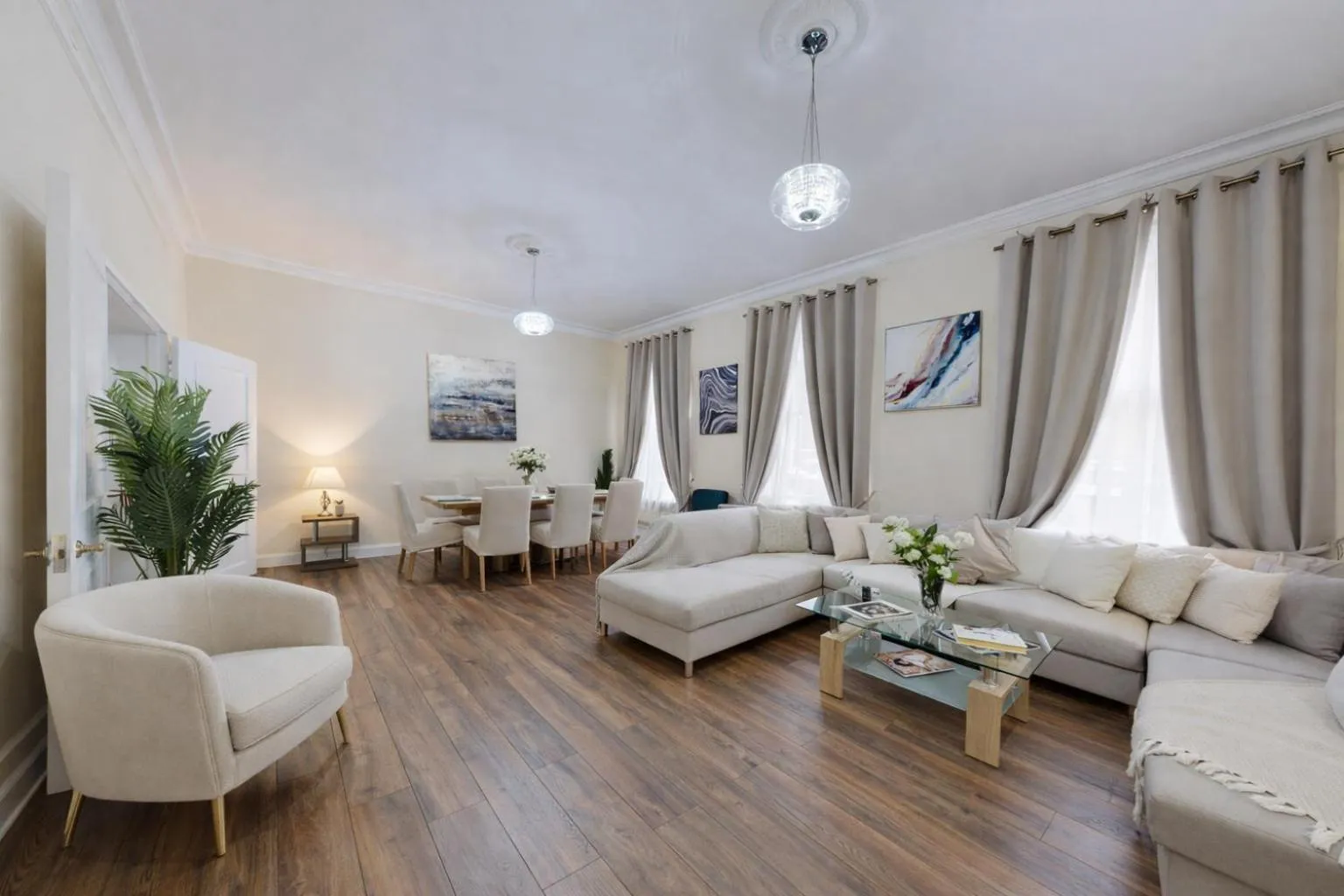 Living room in Park Lane Apartments/Shaw House