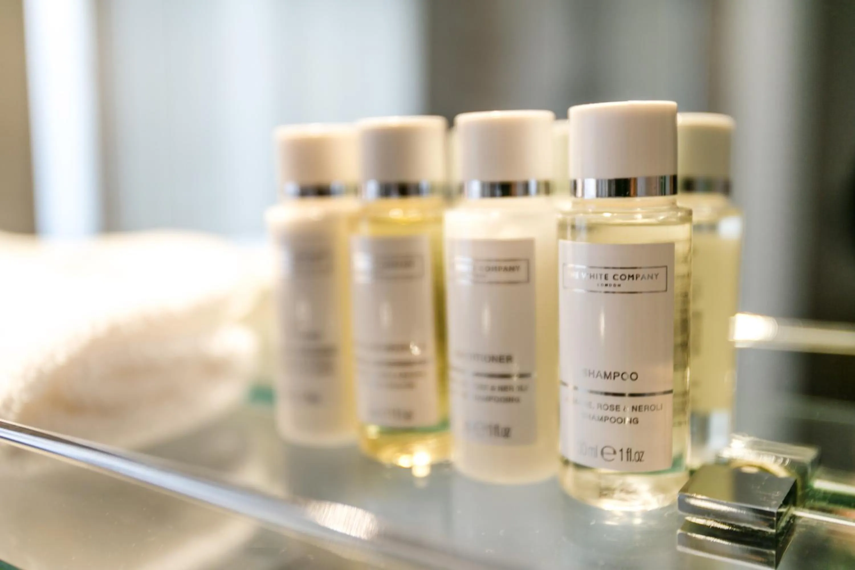 Bathroom in Park Lane Apartments/Shaw House