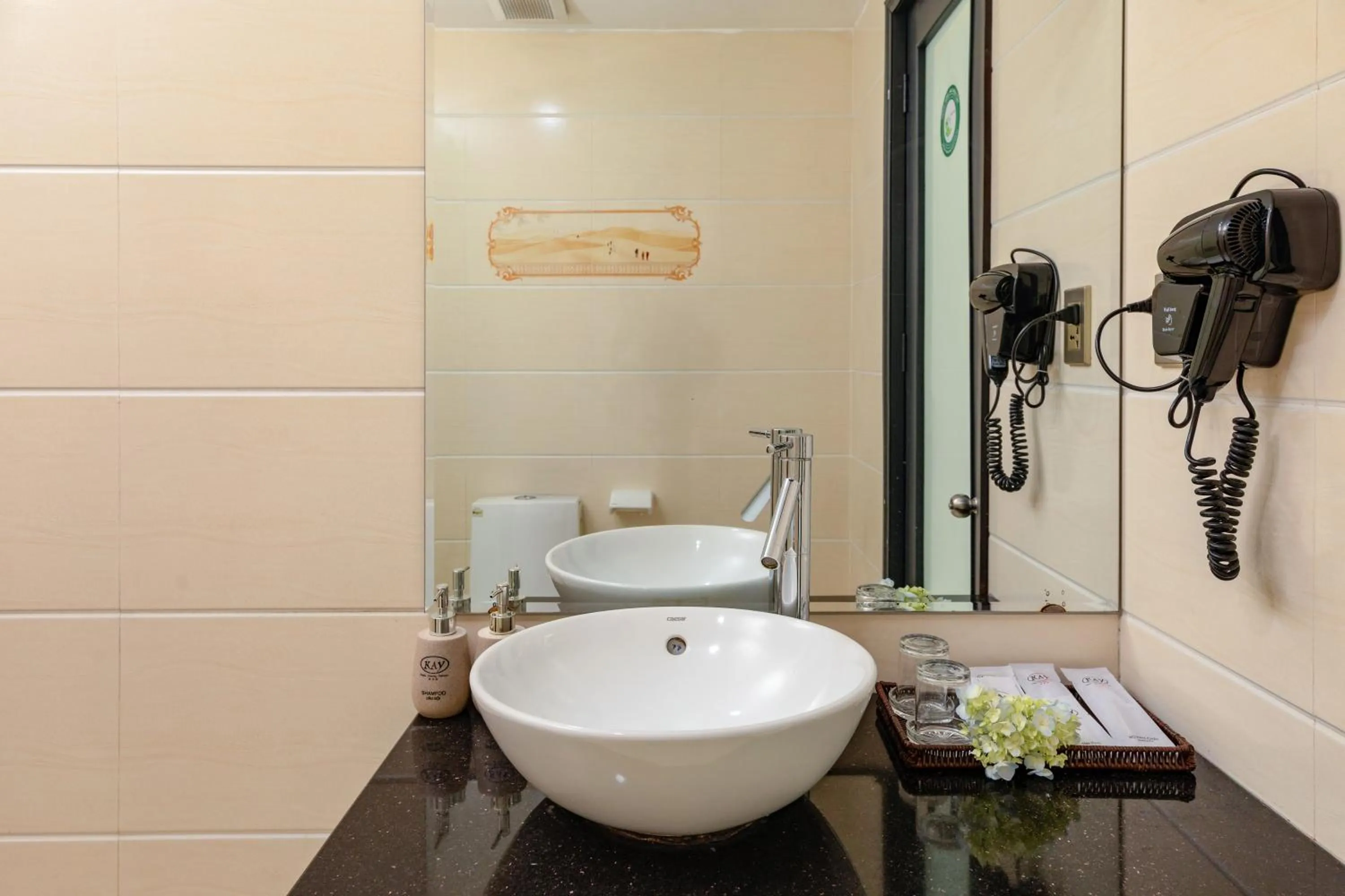 Toilet in Kay Hotel Han Riverfront