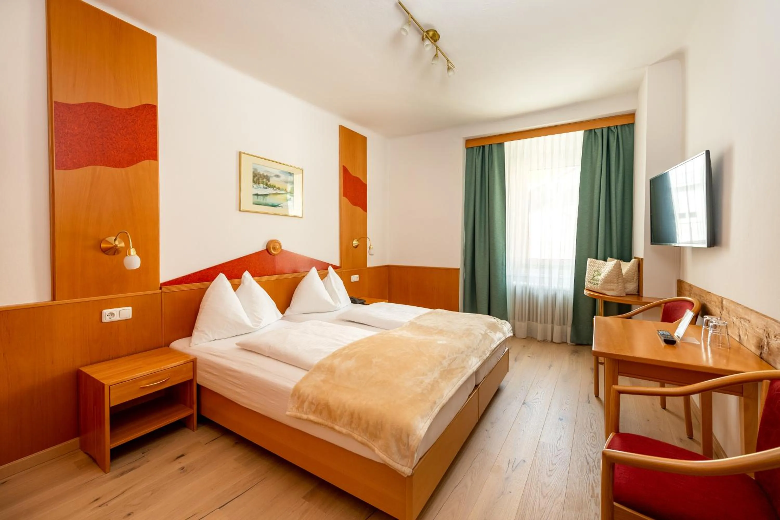 Photo of the whole room, Bed in Der Thaller - Wirtshaus - Restaurant - Hotel