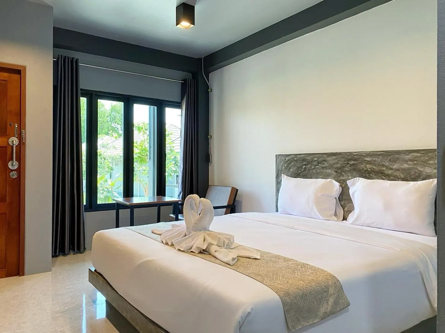 Photo of the whole room, Bed in Midtown Sukhothai