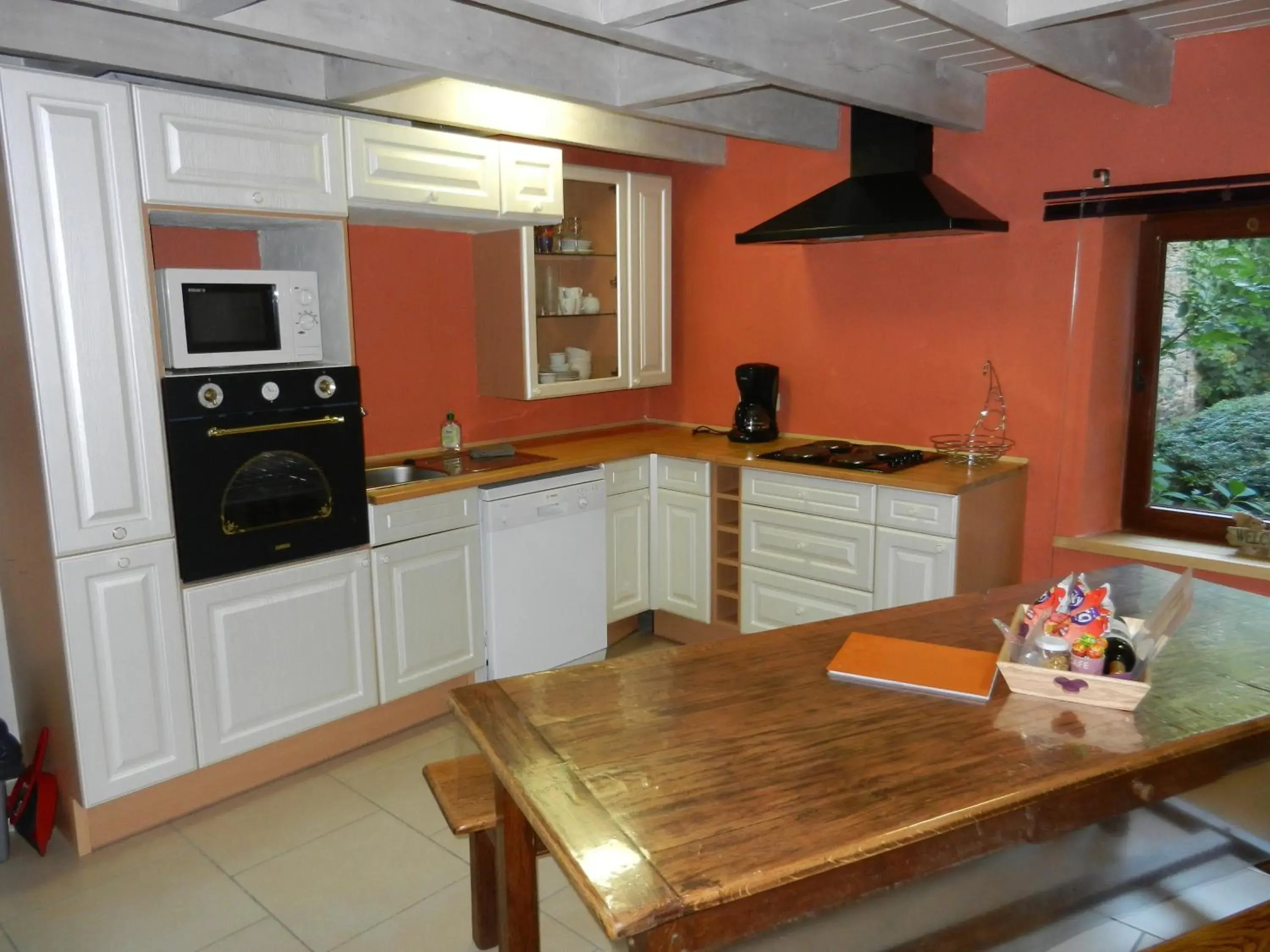 Three-Bedroom House with Private Bathroom in B&B Le 'Ti 'Bou de Refuge Three-Bedroom House with Private Bathroom in B&B Le 'Ti 'Bou de Refuge