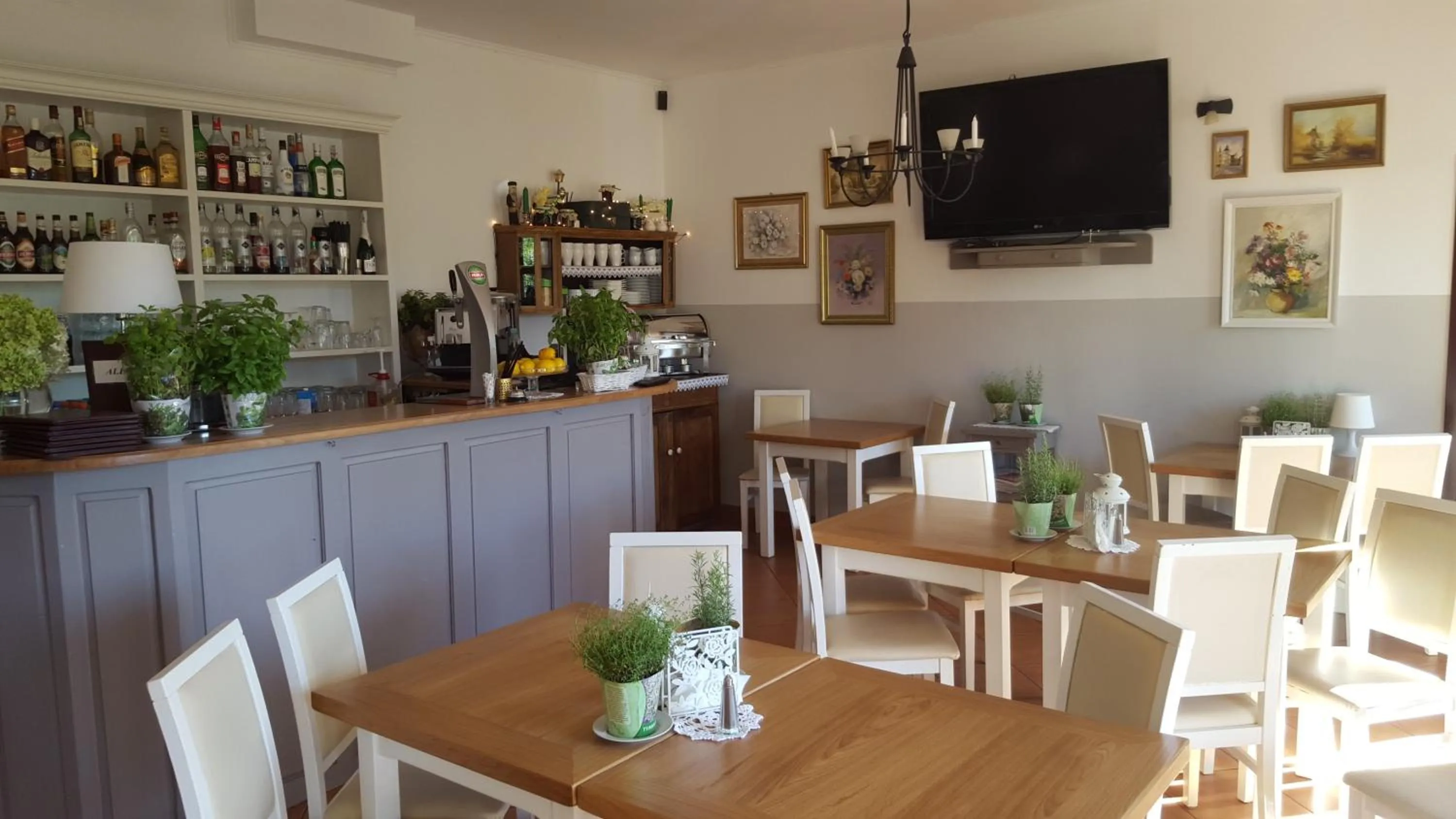 Food and drinks in Willa Pod Basztą Restauracja&Wellness