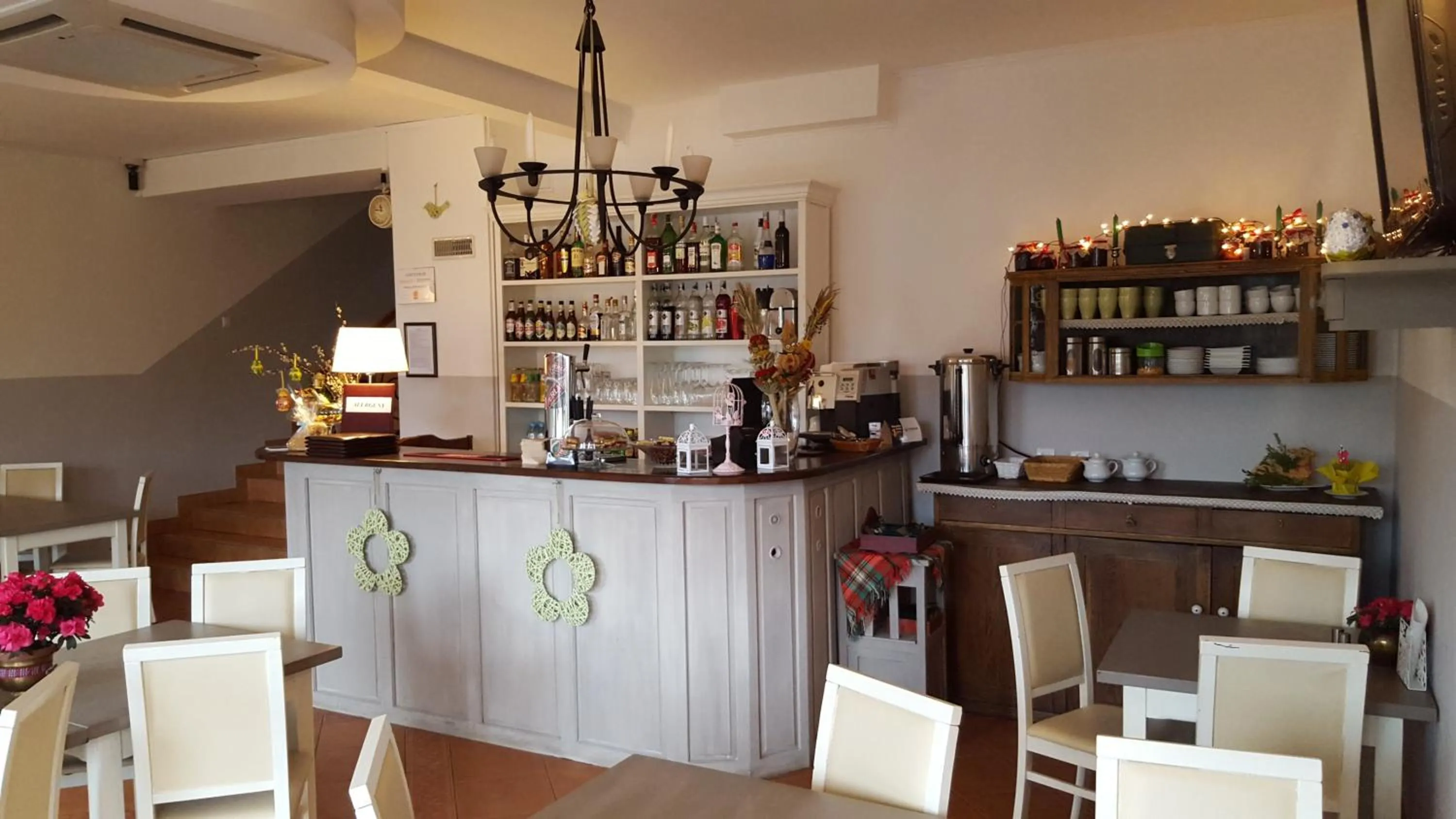 Lounge or bar in Willa Pod Basztą Restauracja&Wellness