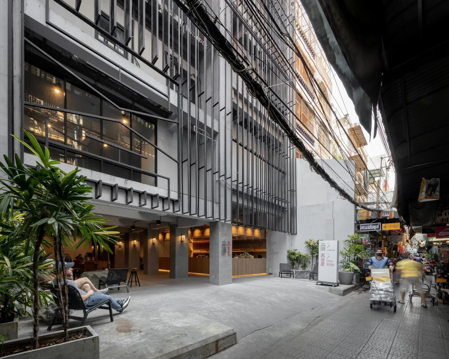 Facade/entrance in Luk Hostel