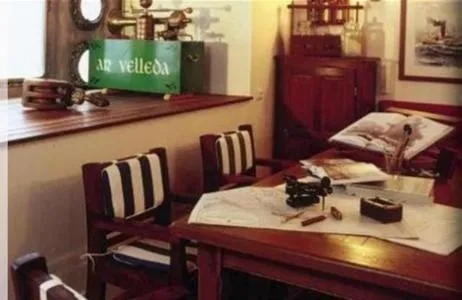 Restaurant/places to eat, Bed in Hôtel Kermor