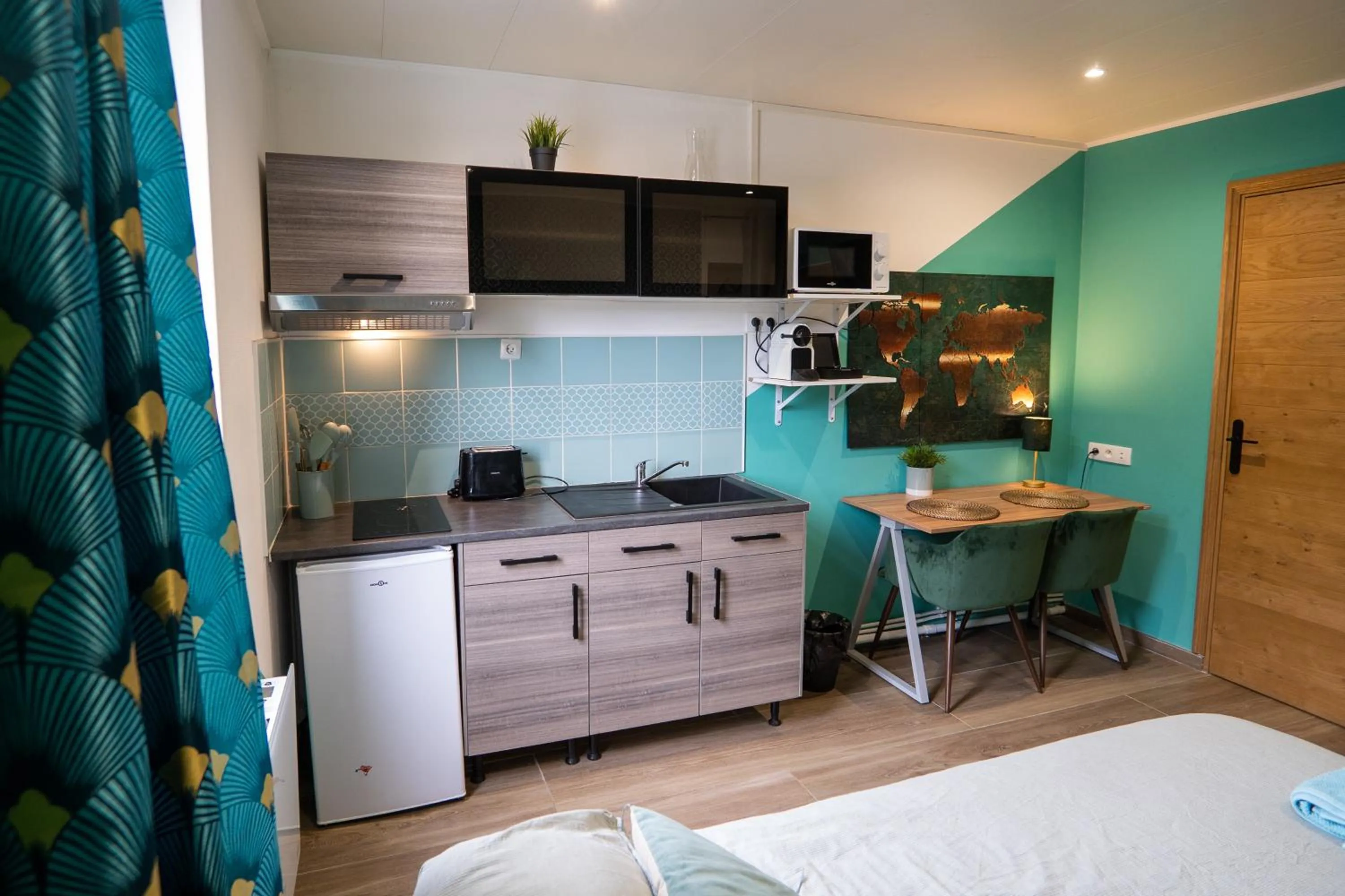 Kitchen or kitchenette in Capstay Color Valenciennes & Netflix