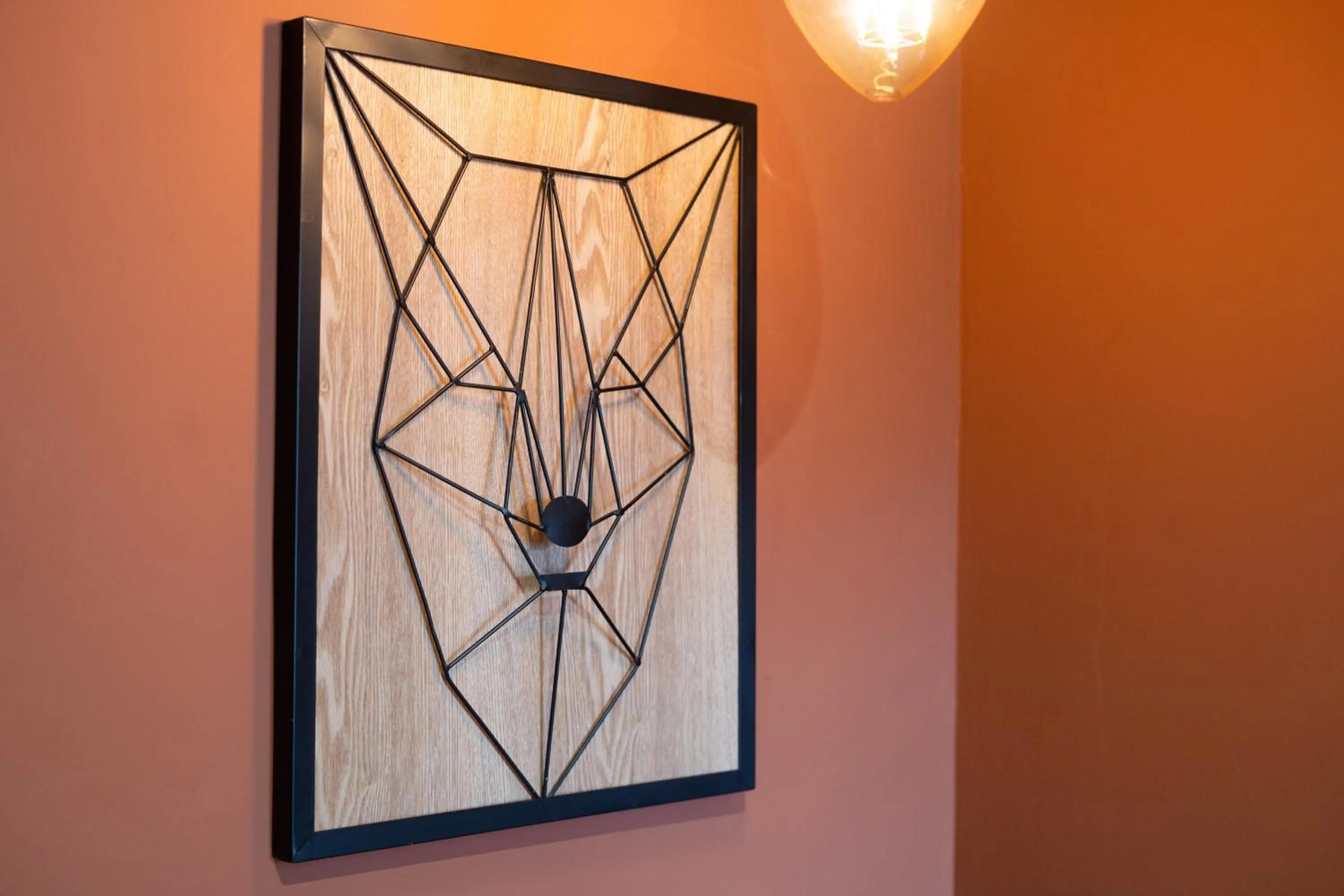 Decorative detail in Capstay Color Valenciennes & Netflix