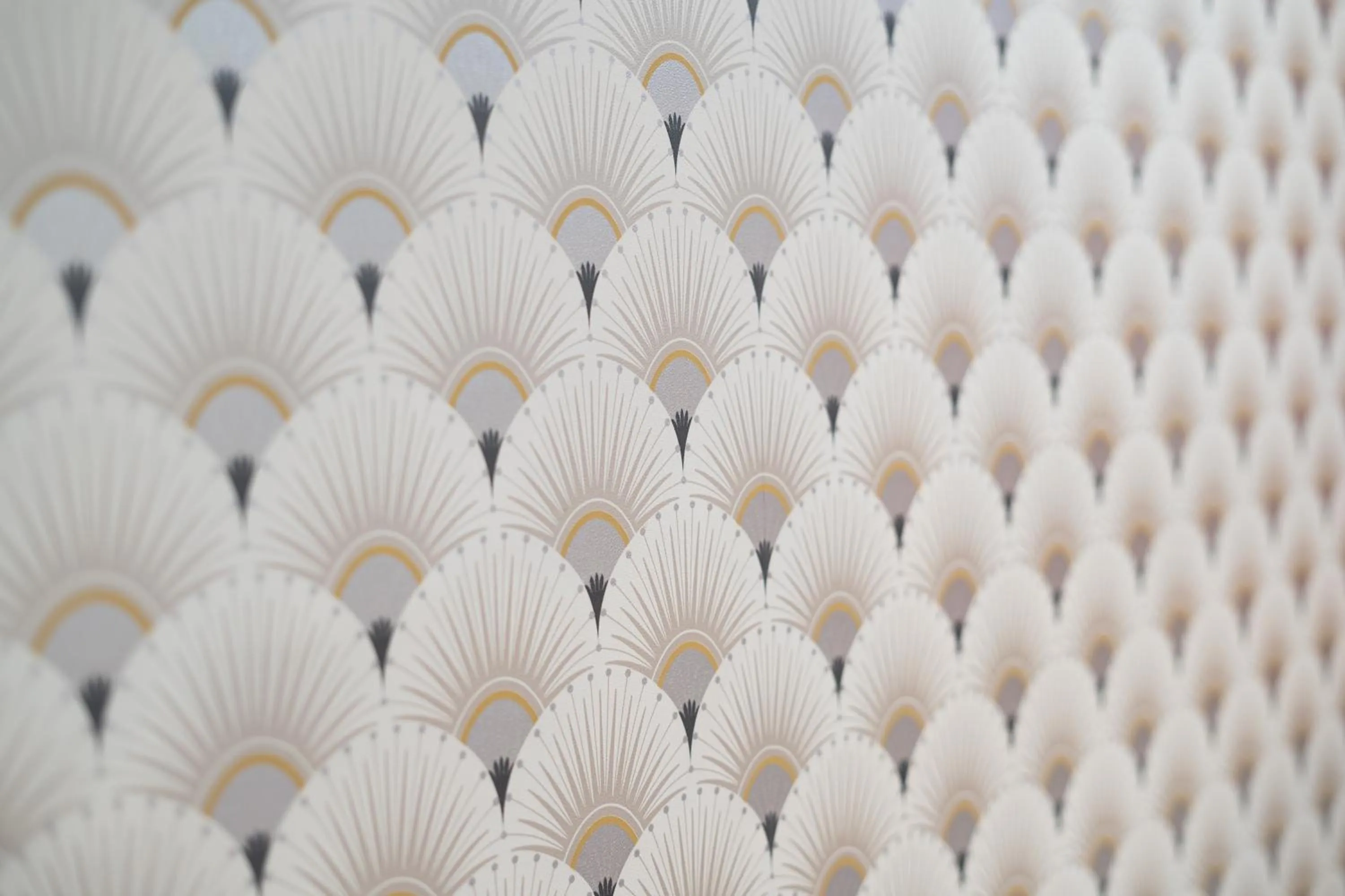 Decorative detail in Capstay Color Valenciennes & Netflix