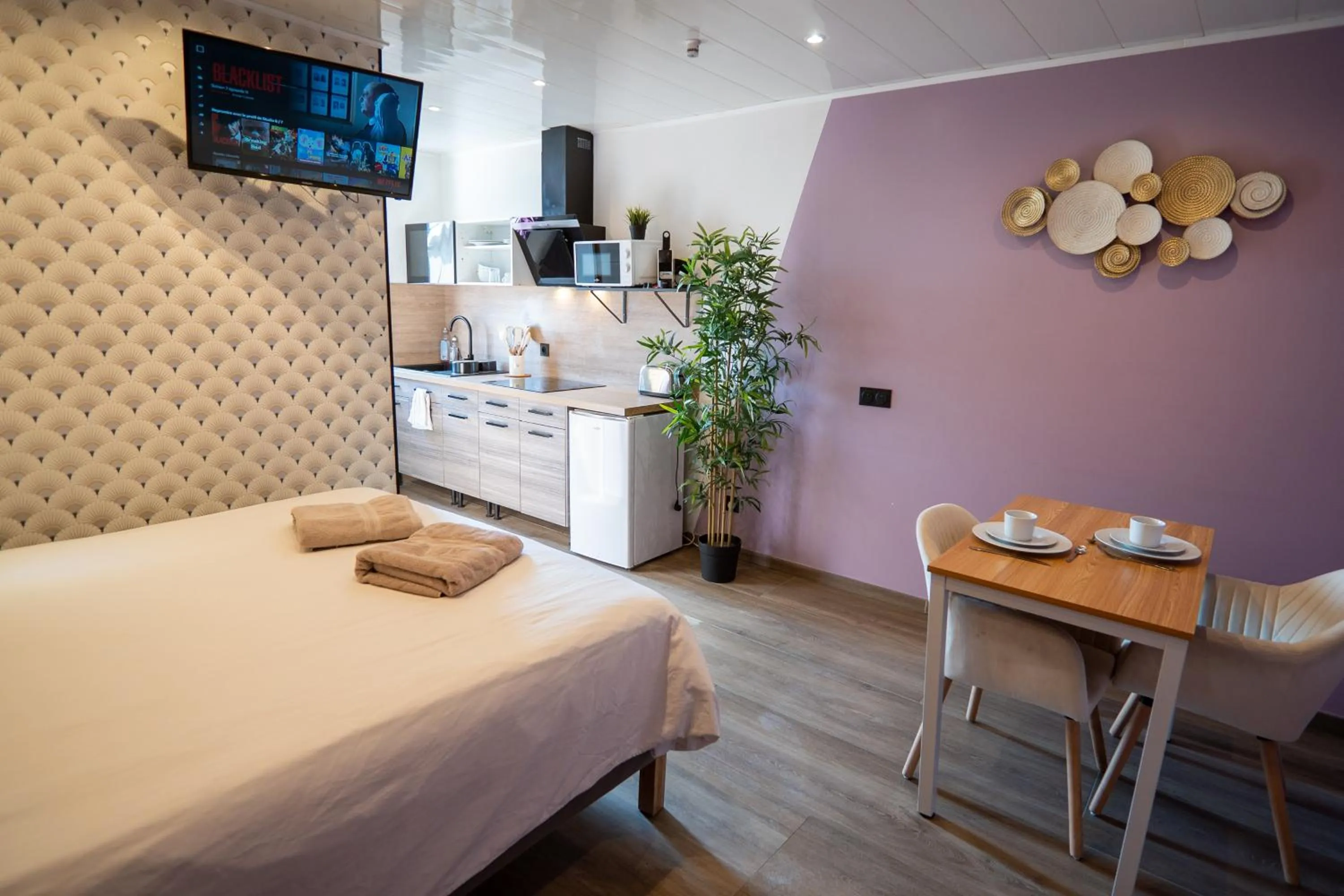 TV and multimedia, Bed in Capstay Color Valenciennes & Netflix