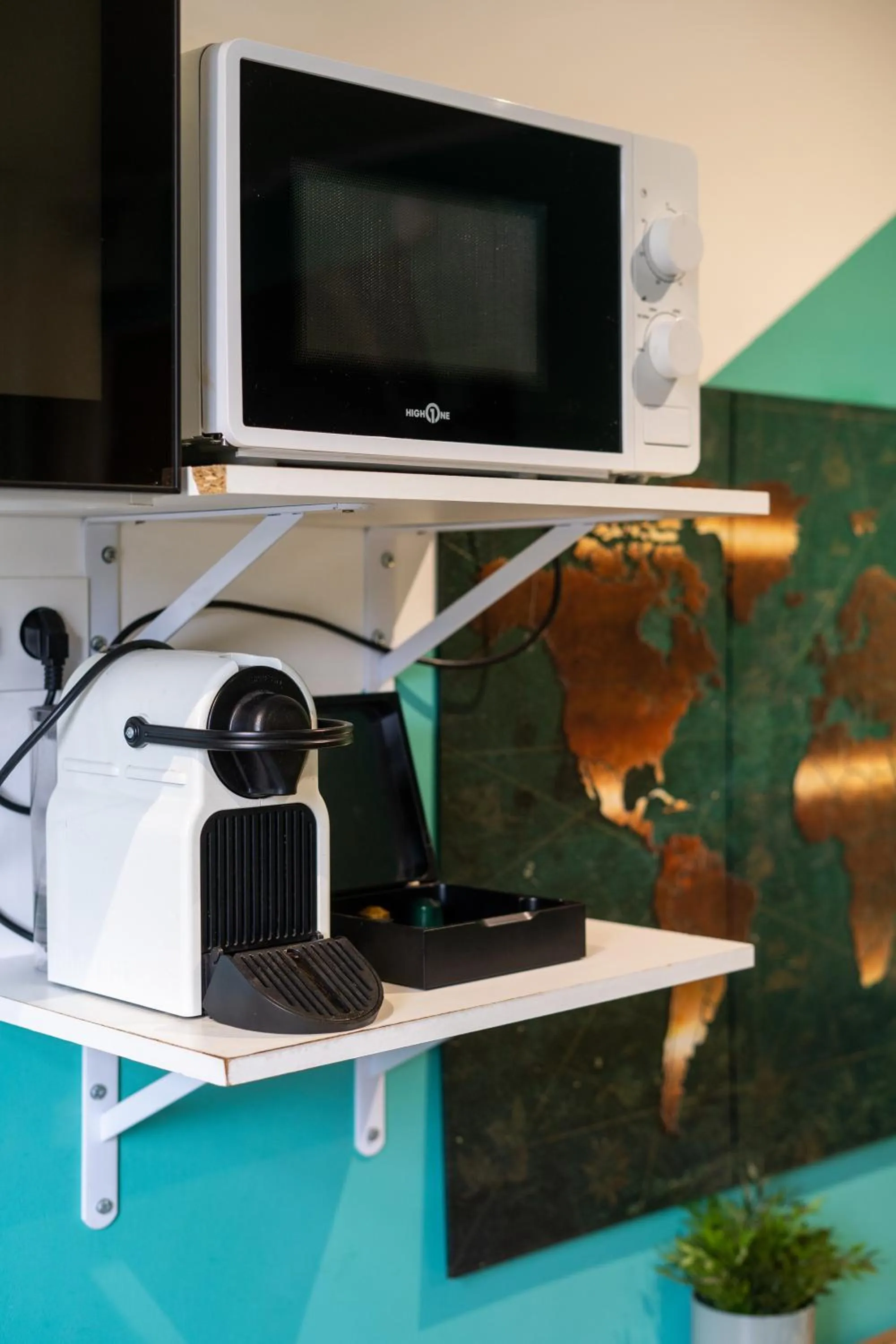 Coffee/tea facilities in Capstay Color Valenciennes & Netflix