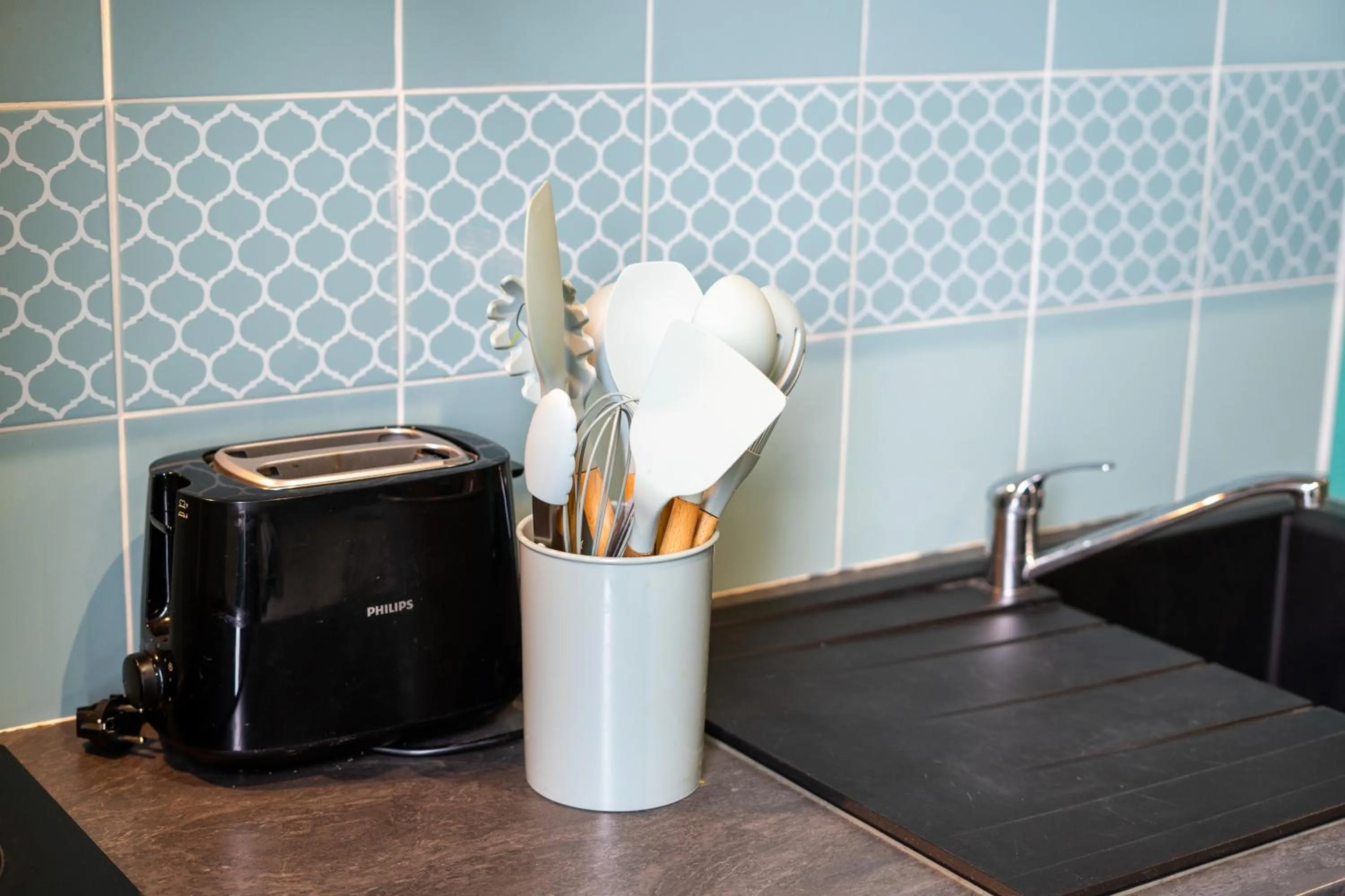 Kitchen or kitchenette in Capstay Color Valenciennes & Netflix