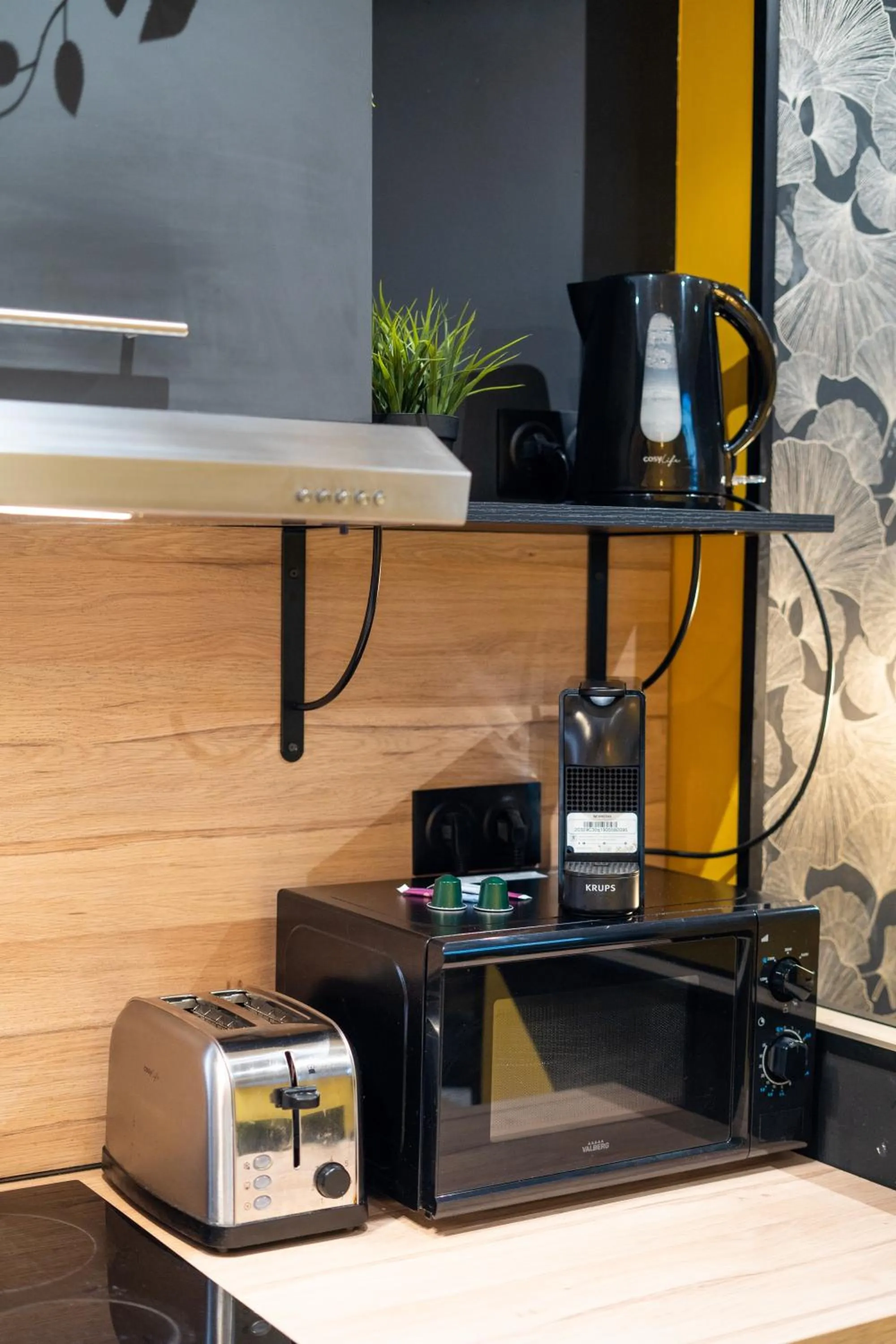 Coffee/tea facilities in Capstay Color Valenciennes & Netflix