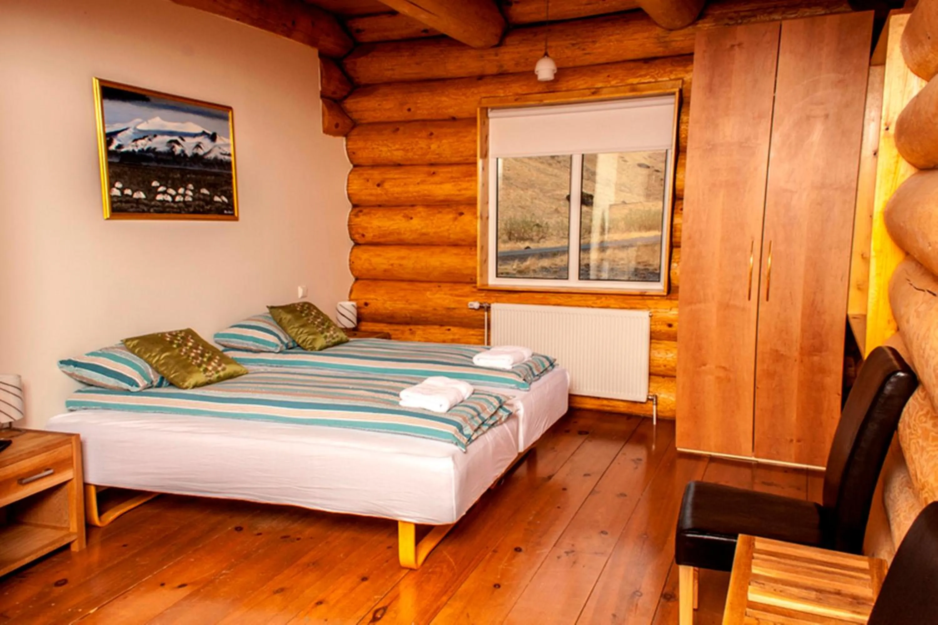 Photo of the whole room, Bed in Welcome Lambafell