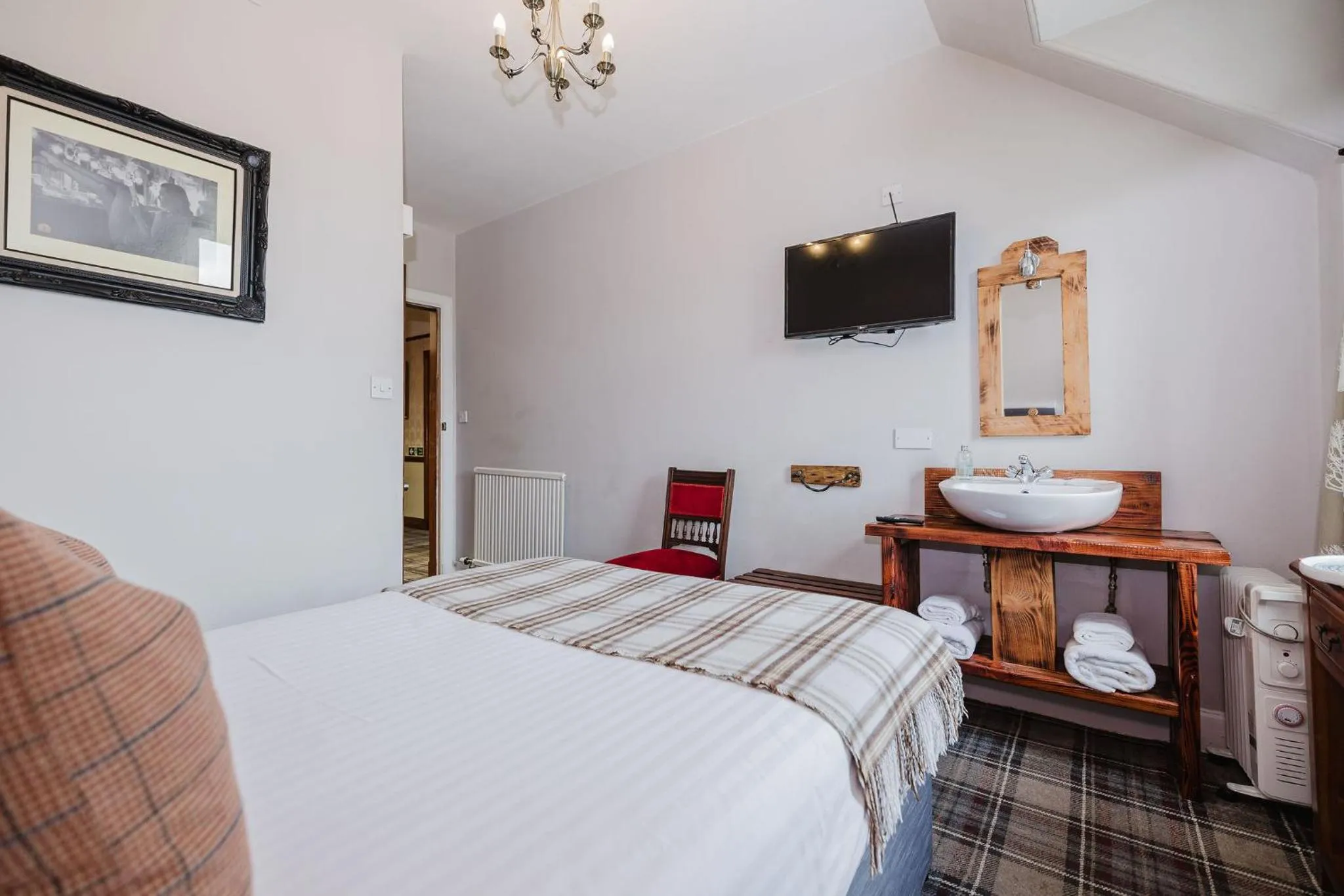 Bed in Whitebridge Hotel