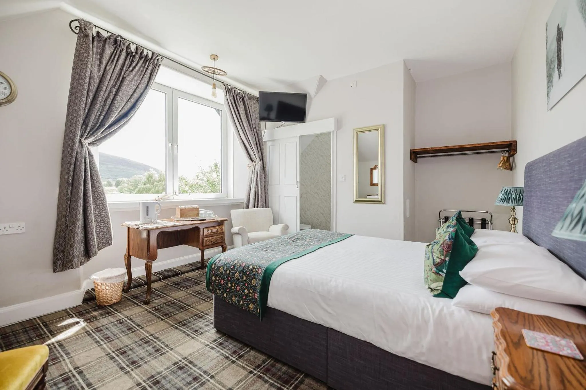 Bed in Whitebridge Hotel