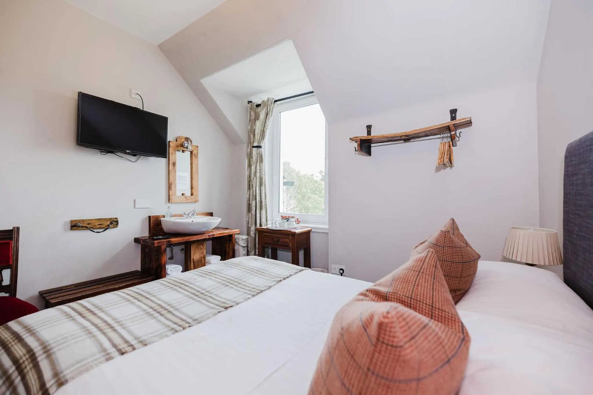 Bed in Whitebridge Hotel