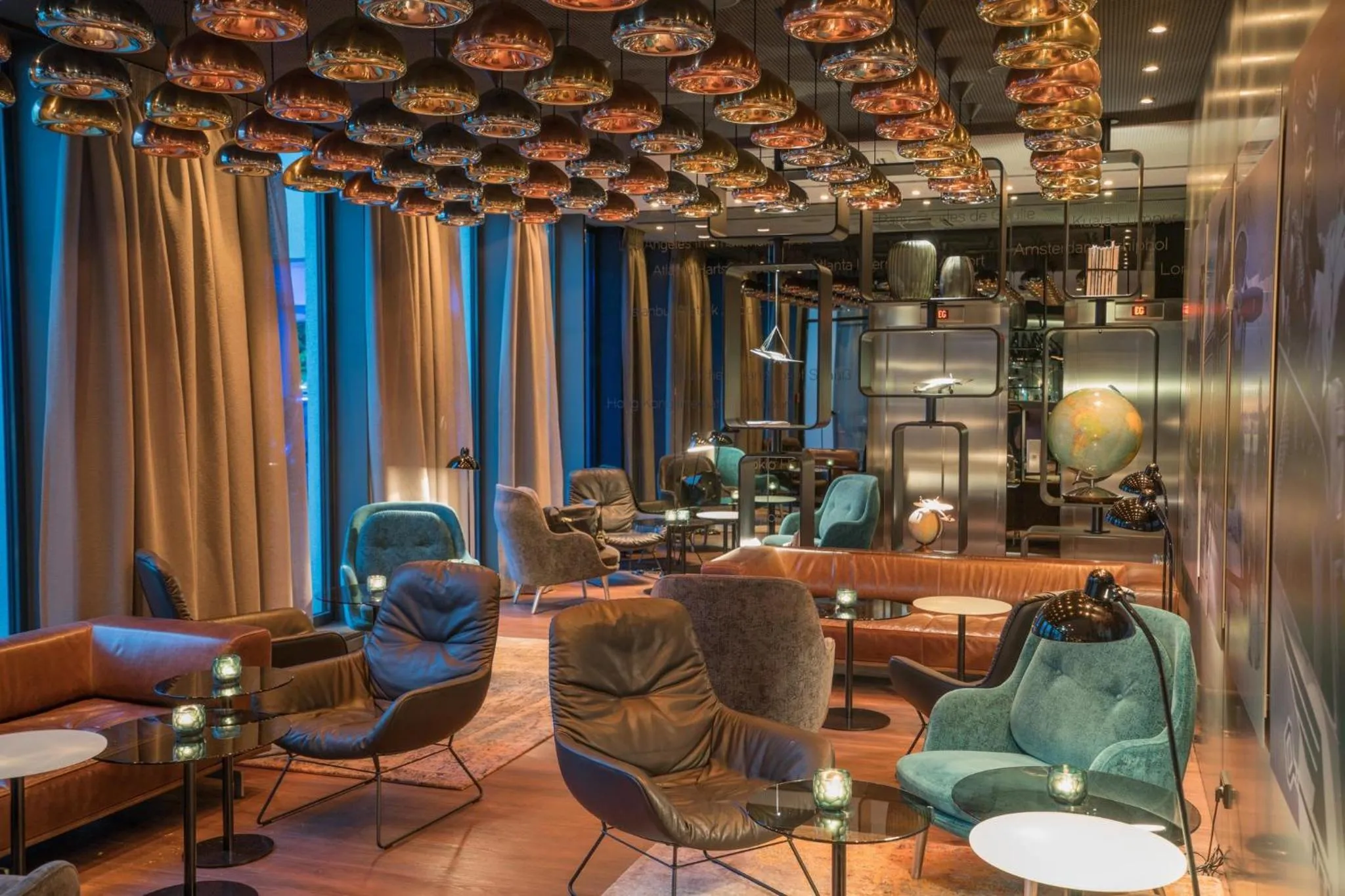 Lounge or bar in Motel One Hamburg Airport