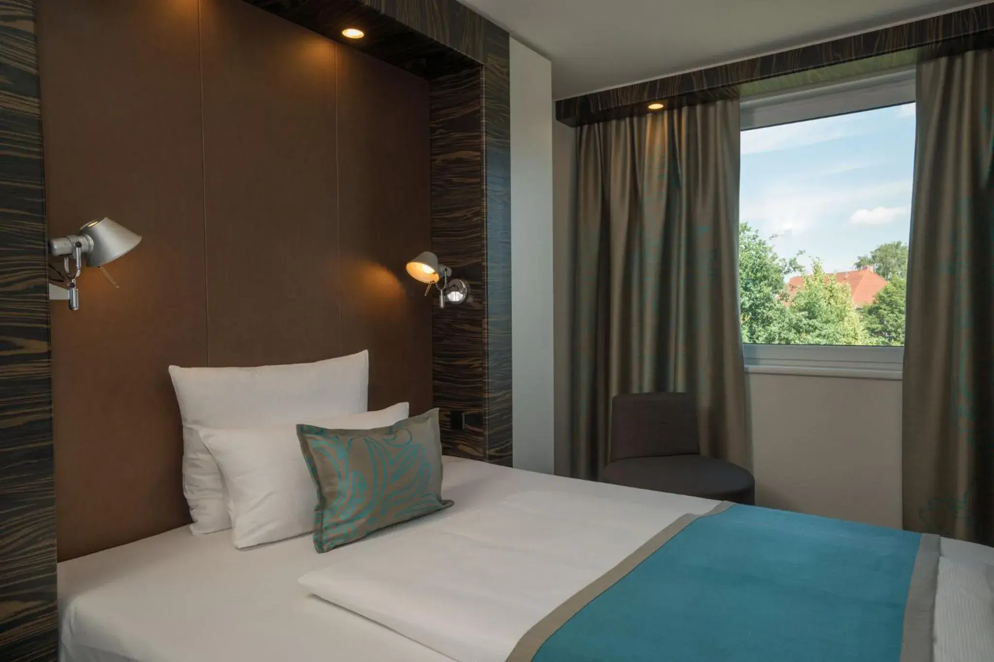 Room with King Size bed - single occupancy in Motel One Hamburg Airport Room with King Size bed - single occupancy in Motel One Hamburg Airport