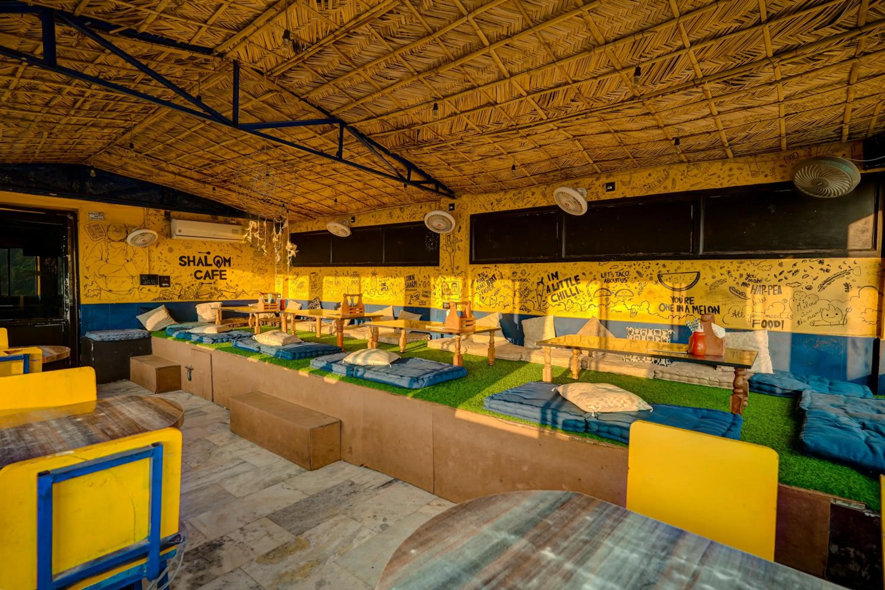 Restaurant/places to eat in Shalom Backpackers Rishikesh