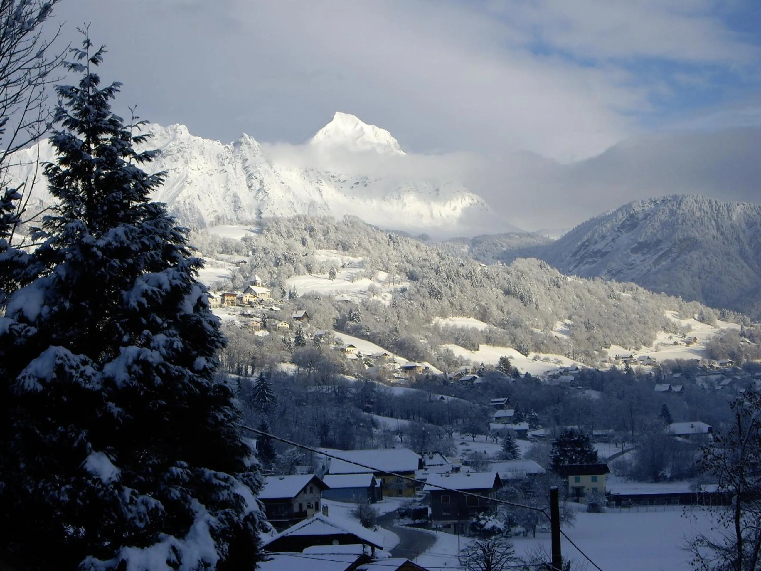 Natural landscape in Chambres d'Hôtes Les Pierres Taillées