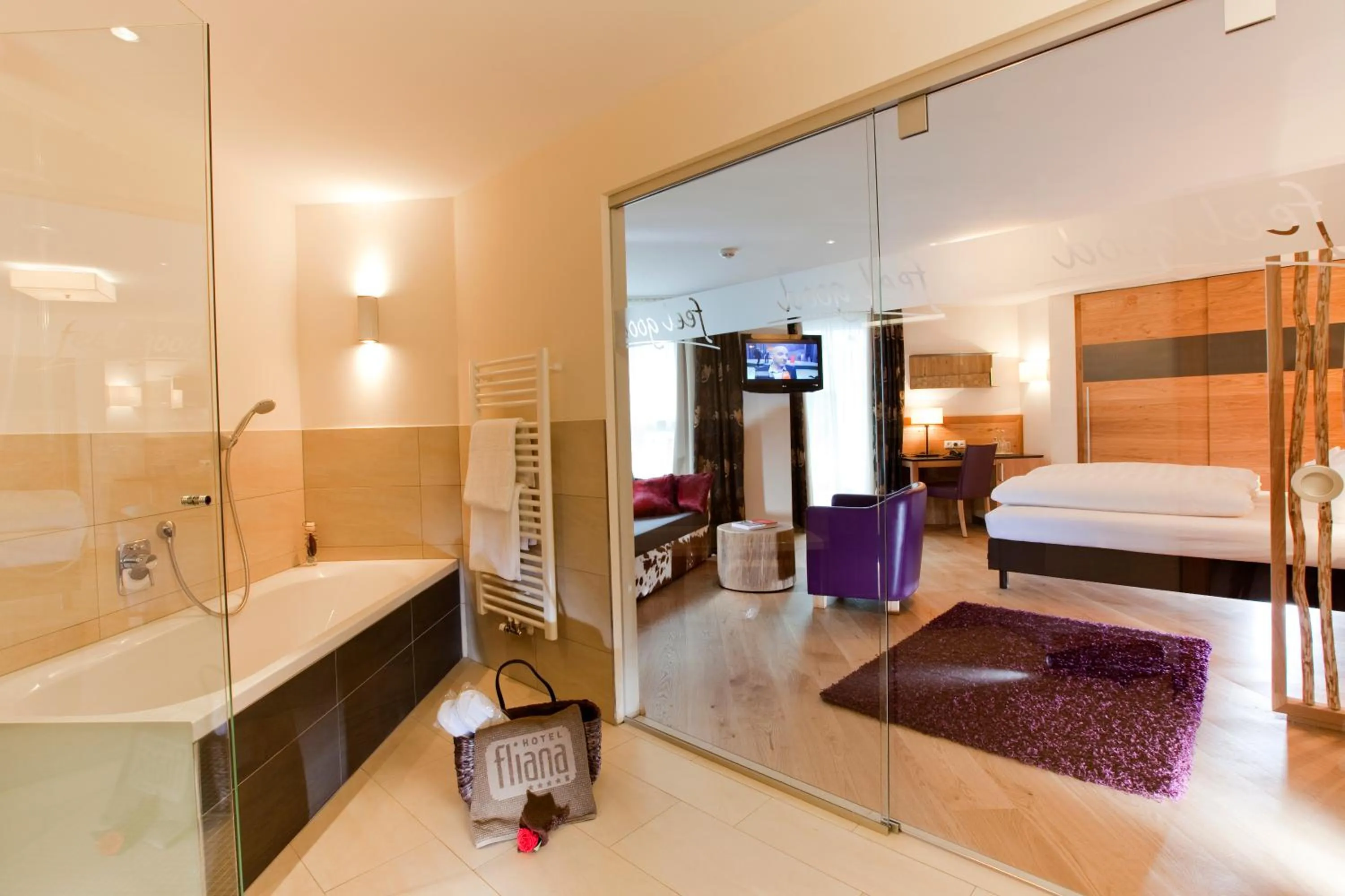 Bathroom, Bed in Hotel Fliana 4-Sterne Superior